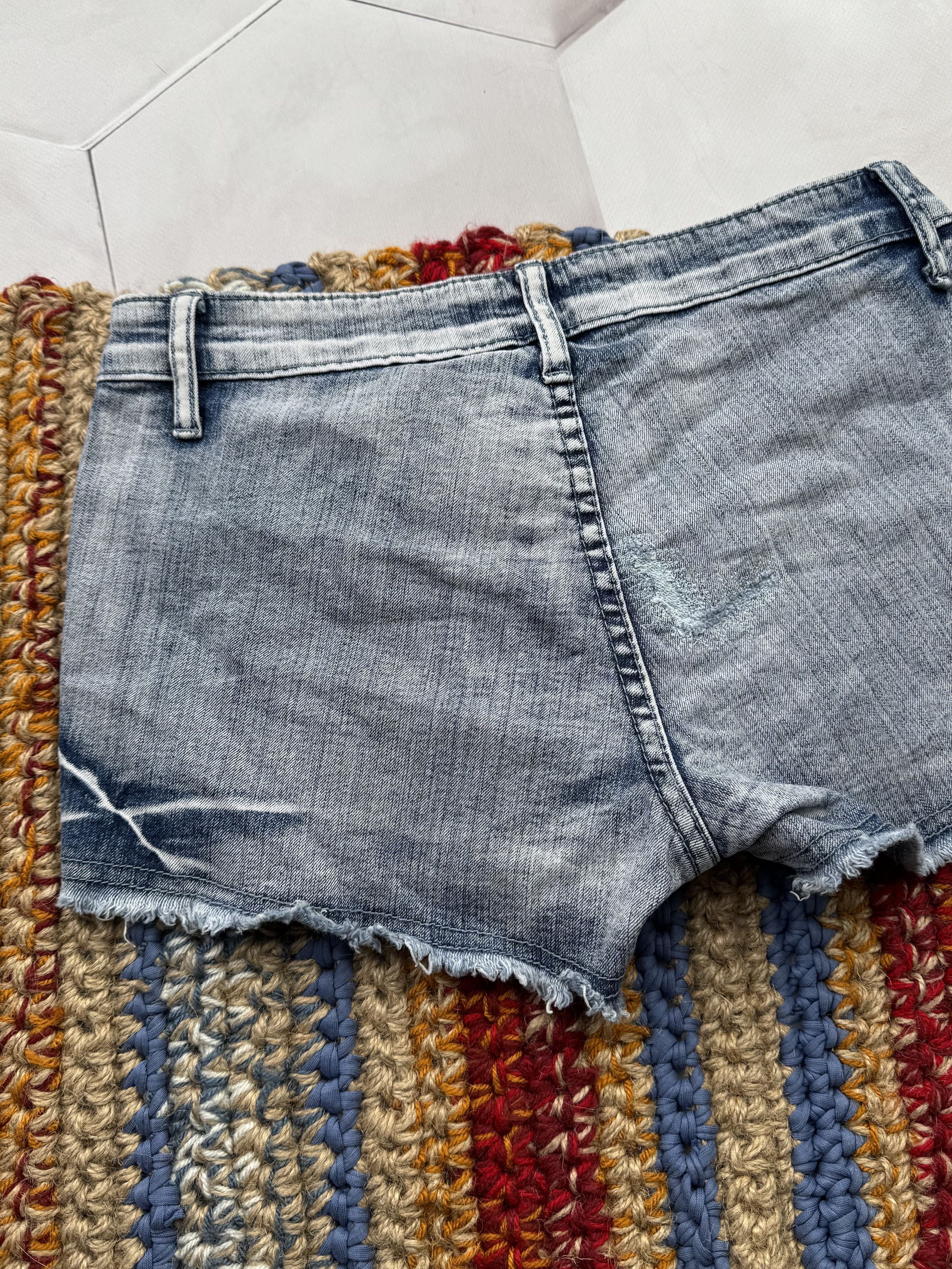 Japanese Brand Vintage Denim Mini Shorts (E4) Size 26" / US 2 / IT 38 - 5 Thumbnail