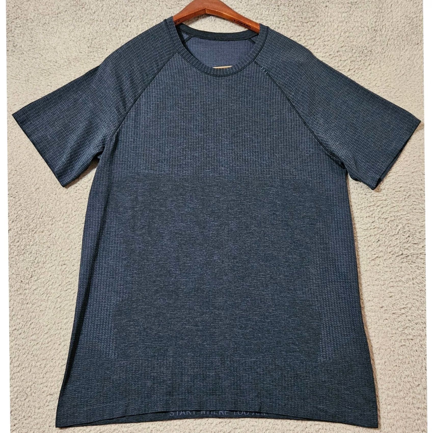 Lululemon Lululemon Mens Large Dark Blue Tech Short Sleeve Stretch Lightweight Size US L / EU 52-54 / 3 - 2 Thumbnail