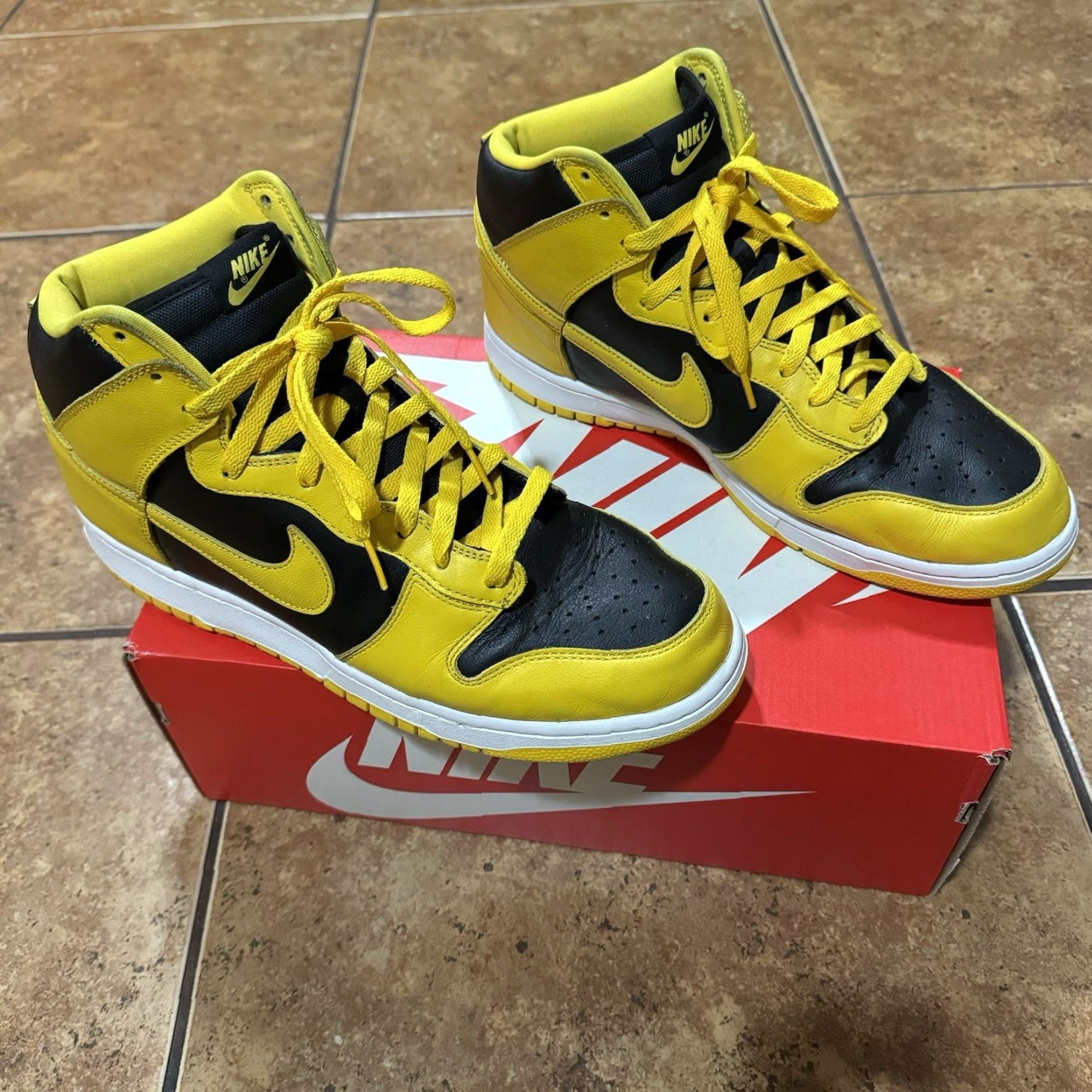 Nike **Nike Dunk High SP Varsity Maize Iowa Size 13 Wu Tang Yellow Black** User: **Nike Dunk High SP Size 13 Varsity Maize Iowa Wu Tang Yellow Black** Size US 9 / EU 42 - 2 Thumbnail