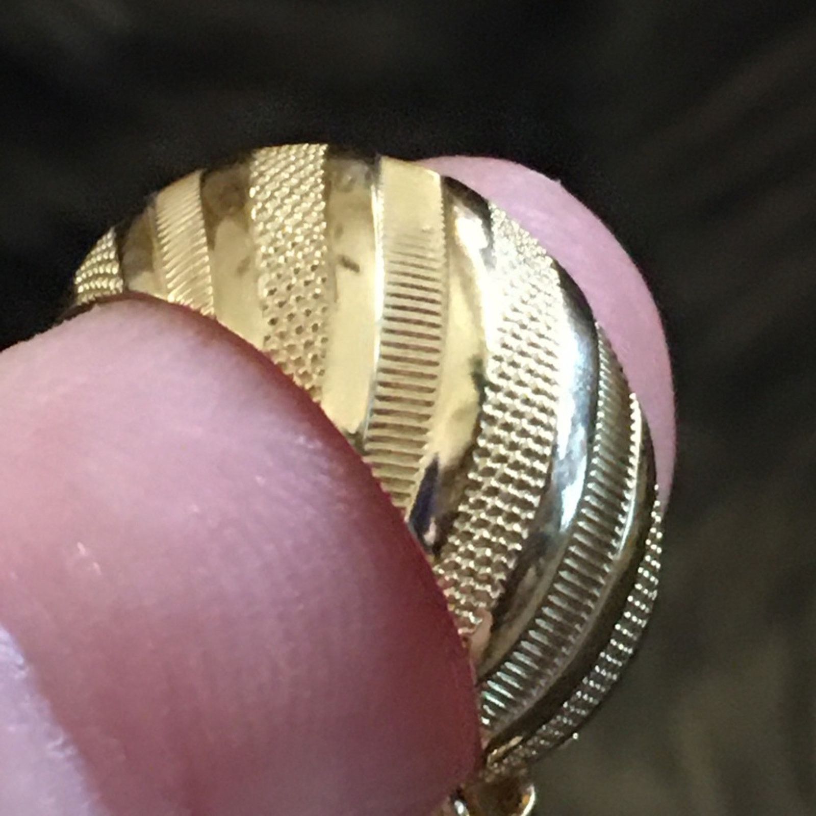 Vintage Vintage gold tone textured hoop screw back clips Size ONE SIZE - 7 Thumbnail