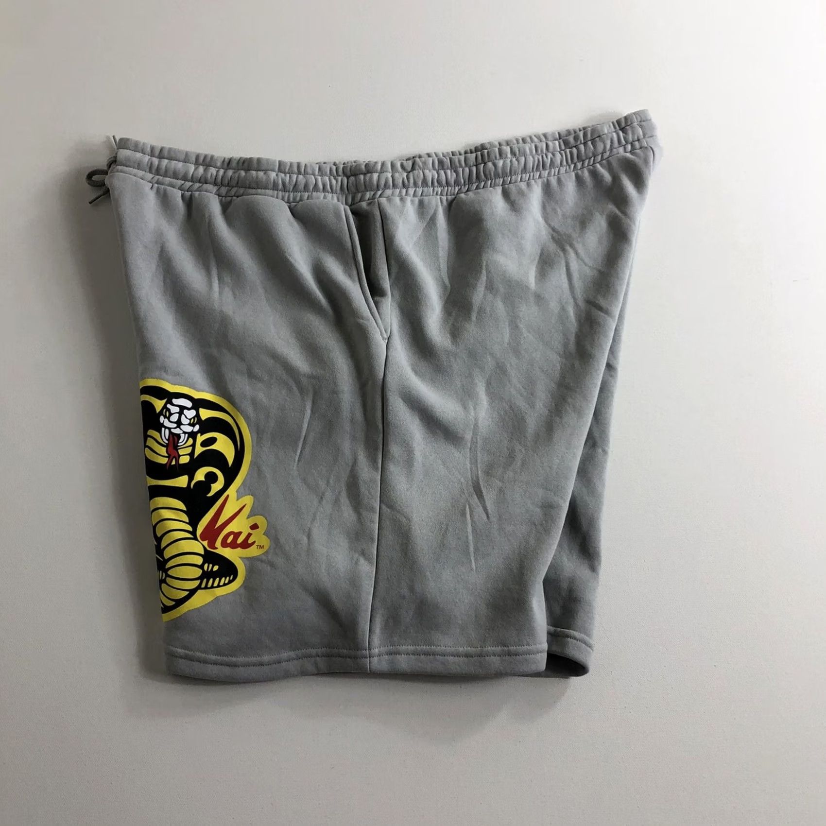 Vintage Cobra Kai Mens Shorts 3XL Gray Fleece Drawstring Athletic Casual Bioworld Sweat Size US XXL / EU 58 / 5 - 3 Thumbnail