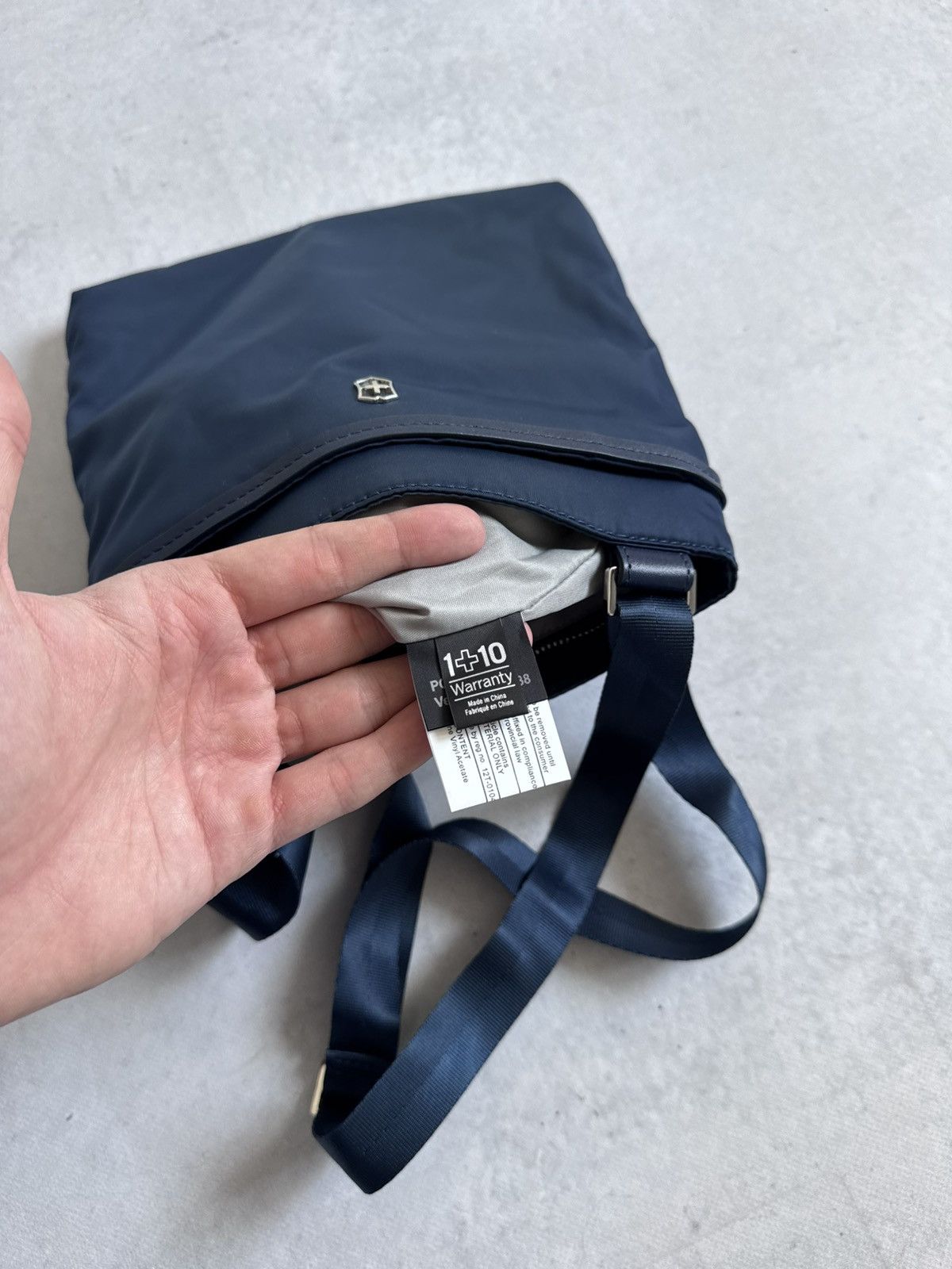 Victorinox Victorinox Geneva Nylon Y2K Switzerland Regular Shoulder Bag Size ONE SIZE - 9 Thumbnail