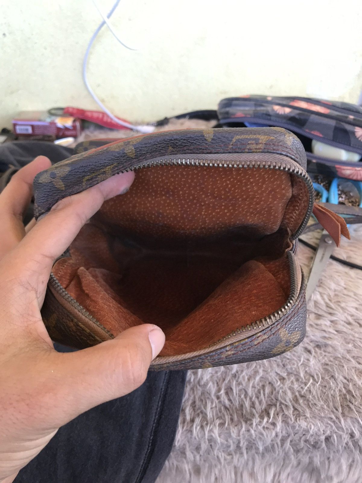 Louis Vuitton Amazon Crosbody Bag Vintage Louis Vuitton Size ONE SIZE - 4 Thumbnail