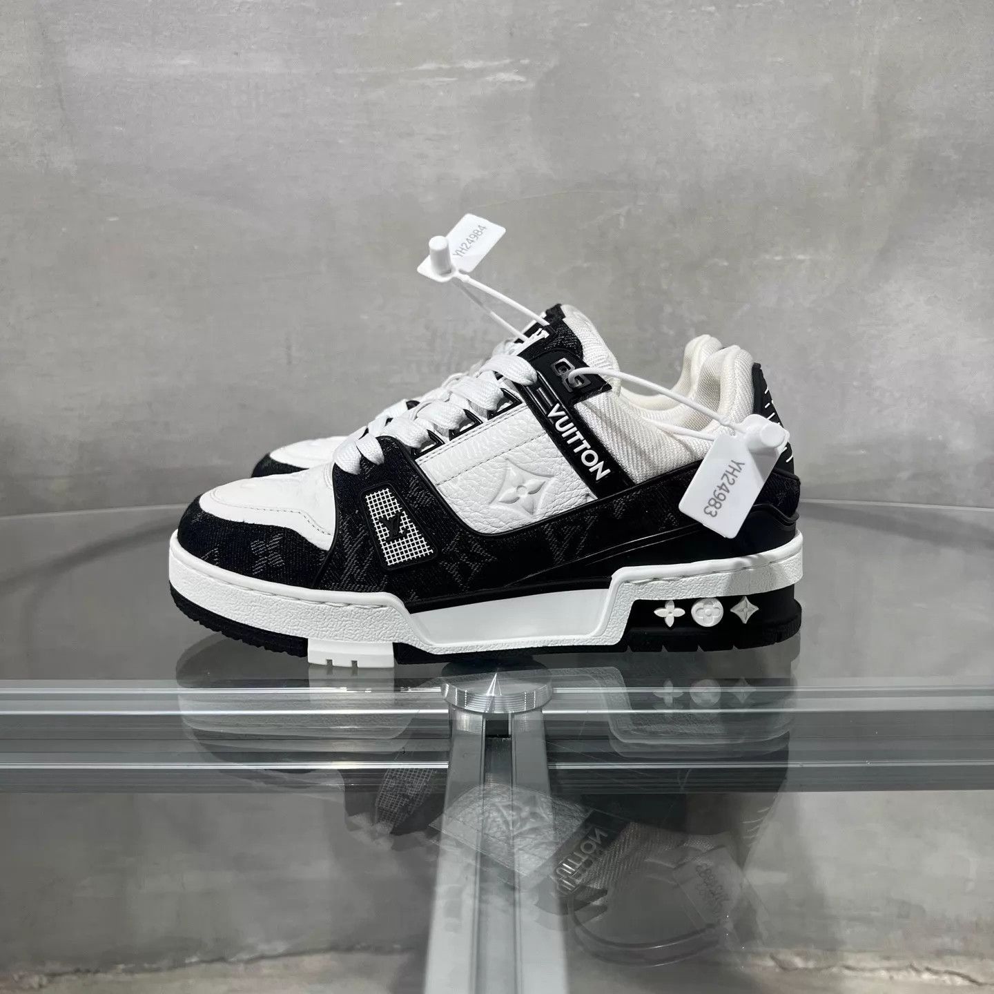 Louis Vuitton LV Trainer Black White Denim UK1.5 35.5 Size US 5 / IT 35 - 3 Thumbnail