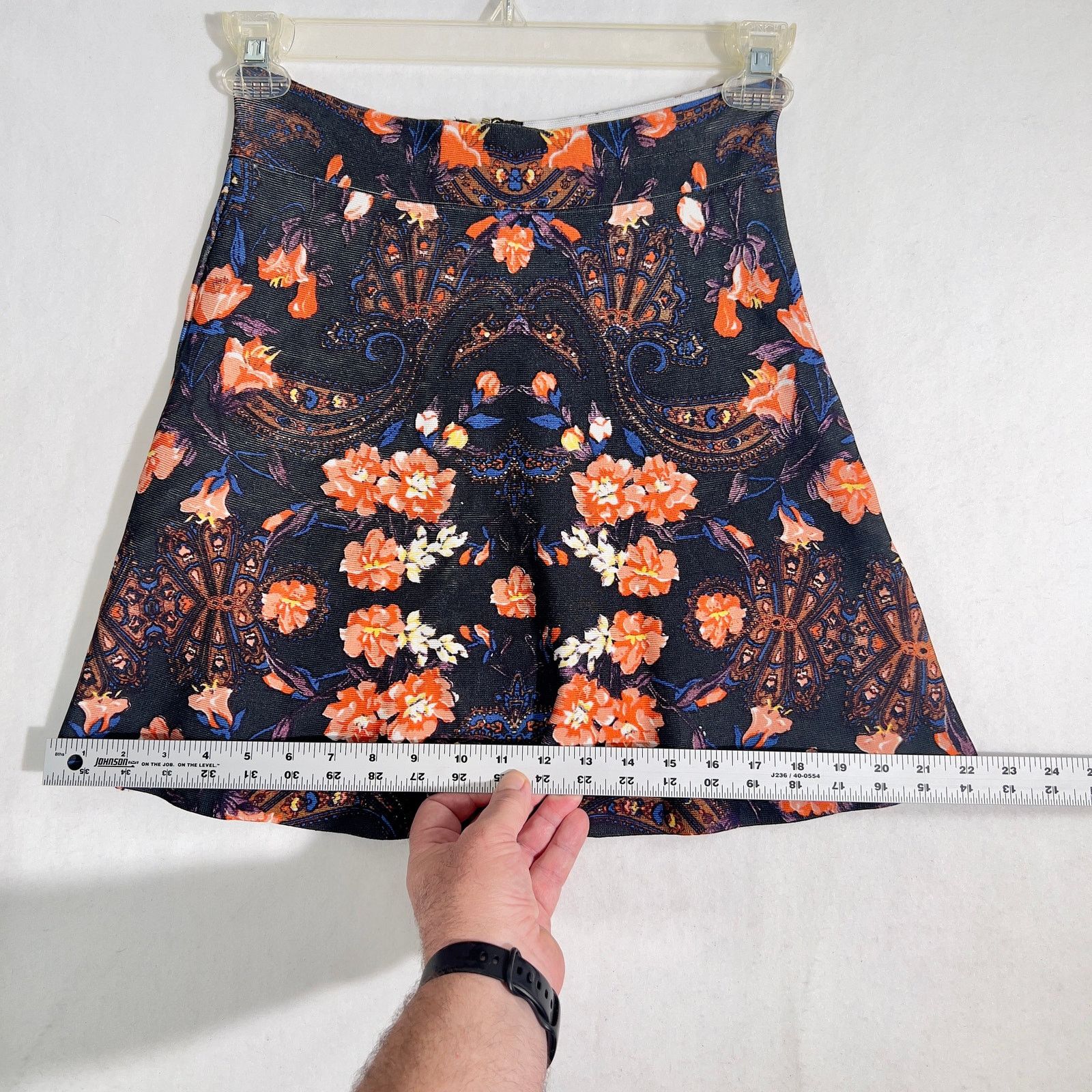 Bebe bebe x Naven Mini-Skirt Medium Floral Paisley STRETCHY Zip Size 26" / US 2 / IT 38 - 7 Thumbnail