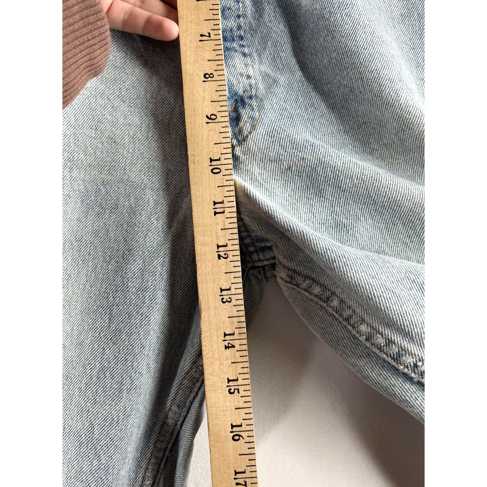 Levi's VINTAGE Levi's 550 Jeans Mens 34x30 Relaxed Mid Blue Denim, Relaxed Fit, Regular, 34 Inseam, Light Wash Blue, Levi's, Jeans, Men Size US 34 / EU 50 - 4 Thumbnail