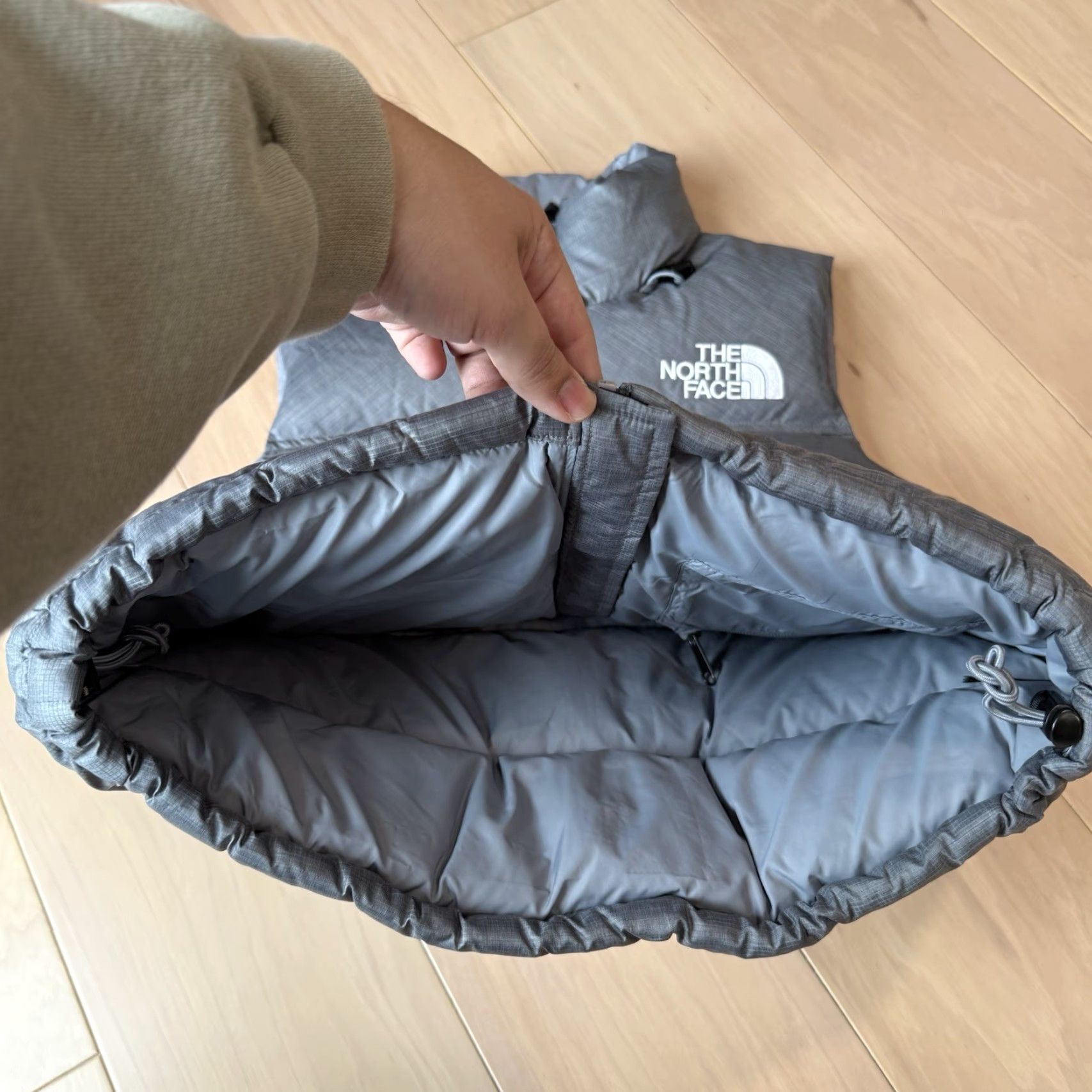The North Face VINTAGE North Face 700 Vest Women's Small Goose Down Insulated Full Zip Winter Outerwear Jacket/Coat Size S / US 4 / IT 40 - 5 Thumbnail