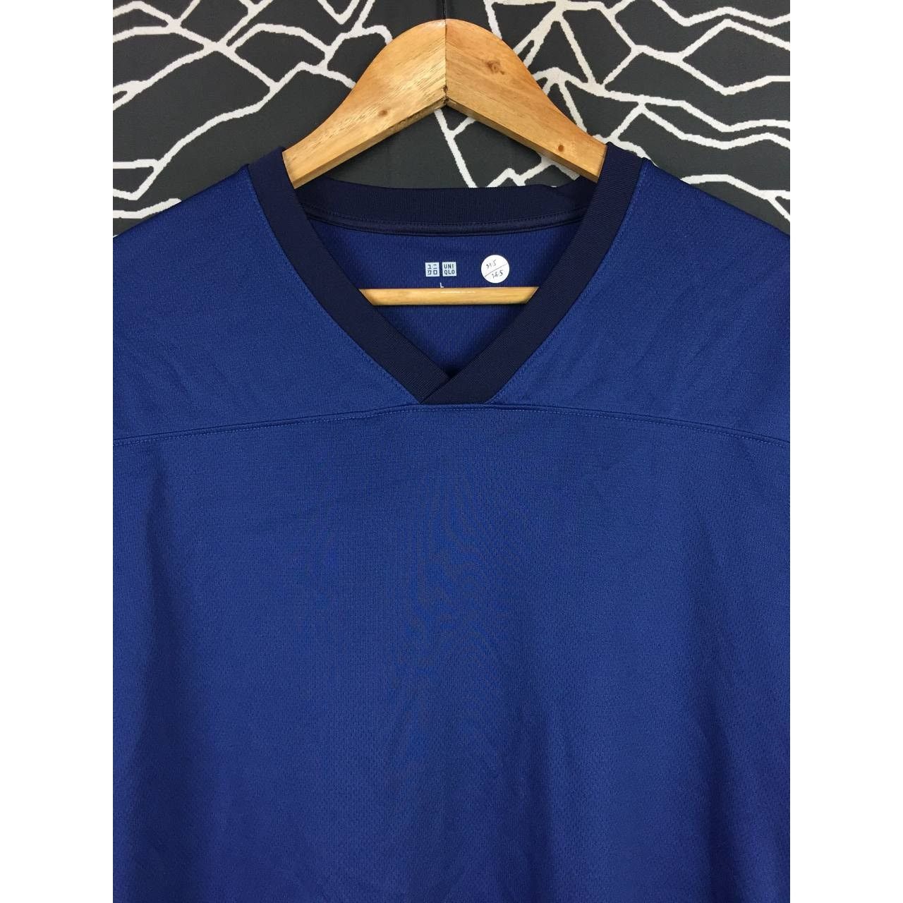 Japanese Brand × Uniqlo Uniqlo AIRism Mesh V- Neck Short Sleeve Tee Size US L / EU 52-54 / 3 - 3 Thumbnail