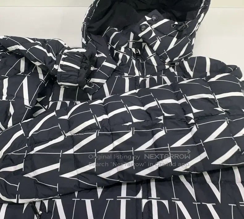 Valentino Valentino Letter print hooded goose down jacket Size US M / EU 48-50 / 2 - 7 Thumbnail