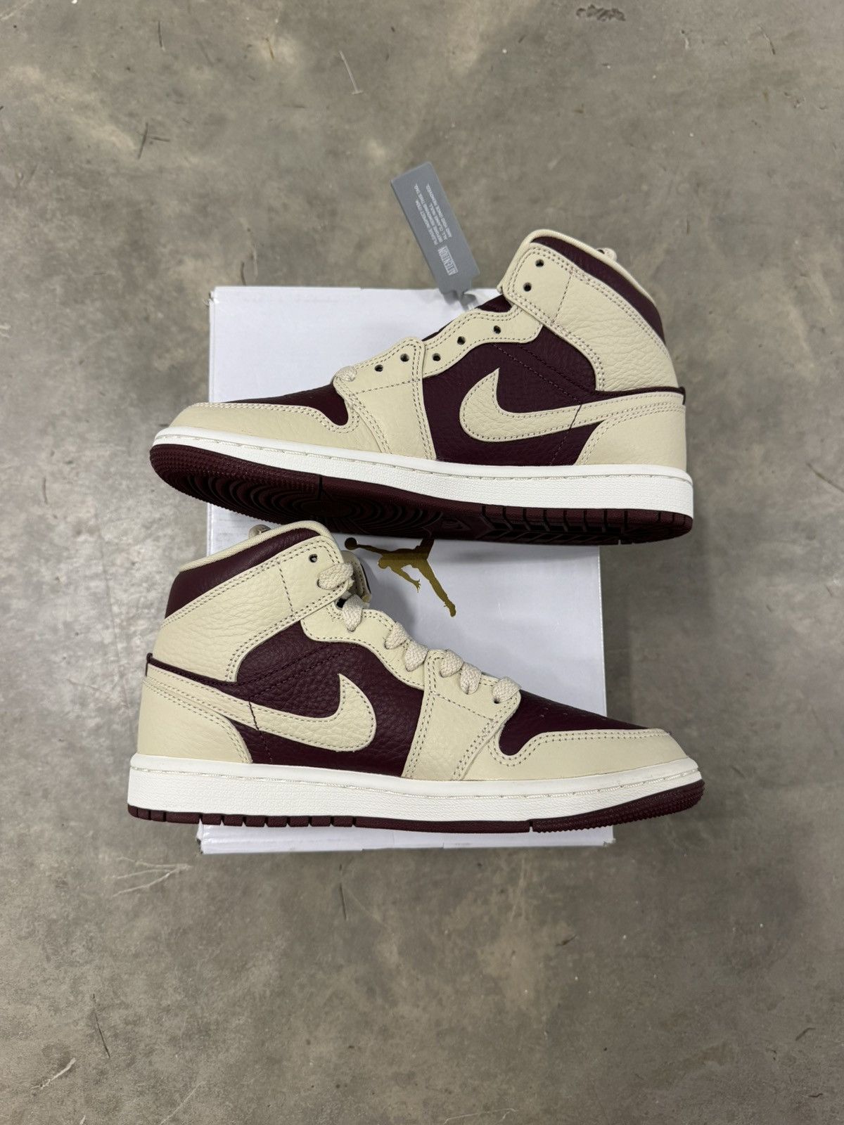Jordan Brand Jordan 1 Mid SE WMNS Split Beach Cherrywood Size 6.5W Size US 6.5 / IT 36.5 - 3 Thumbnail