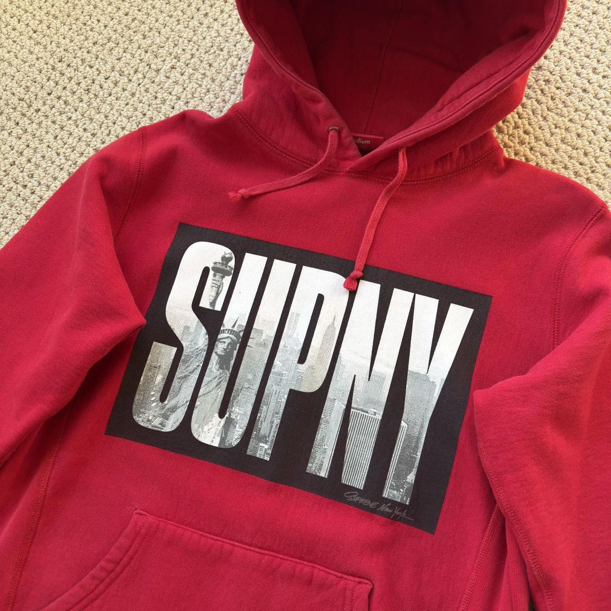 Supreme Supreme SUPNY Skyline DKNY Hoodie Red (2010) Size US M / EU 48-50 / 2 - 2 Thumbnail