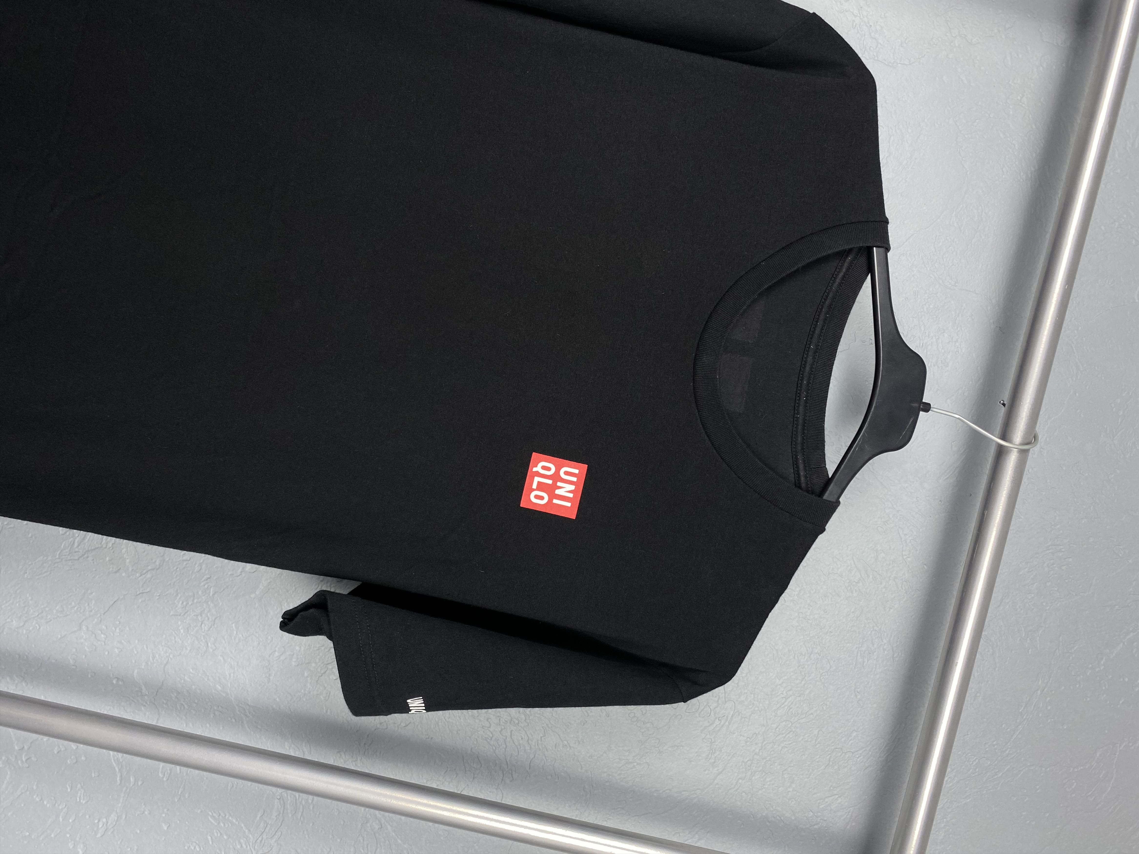 Japanese Brand × Uniqlo Uniqlo Mens Logo T-Shirt Y2K Tee Size US L / EU 52-54 / 3 - 2 Thumbnail
