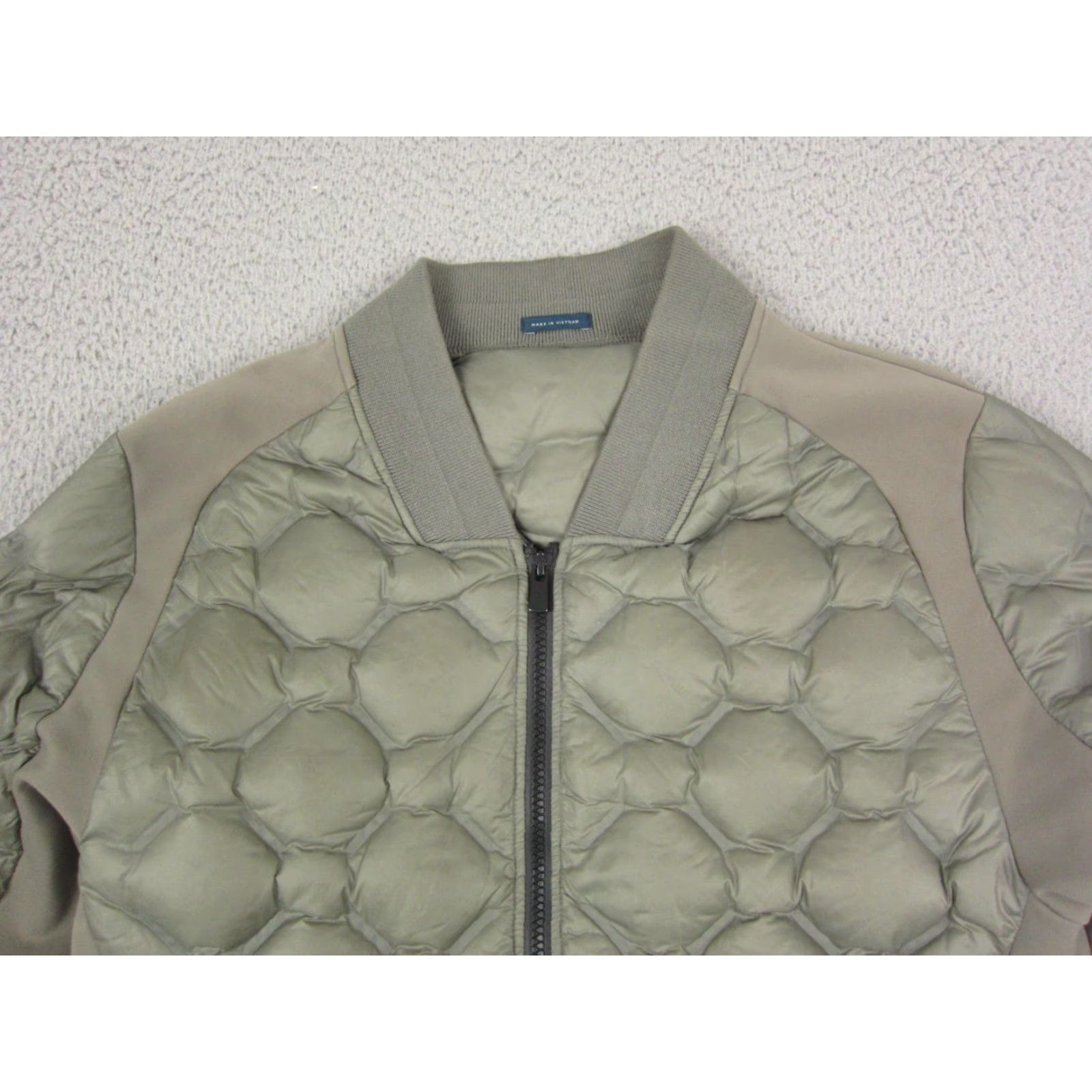 Under Armour Under Armour Jacket Adults Medium Green Bomber Jacket Down Insulation Zip Front Stand-Up Collar Pockets Logo Regular Fit Size US M / EU 48-50 / 2 - 2 Thumbnail