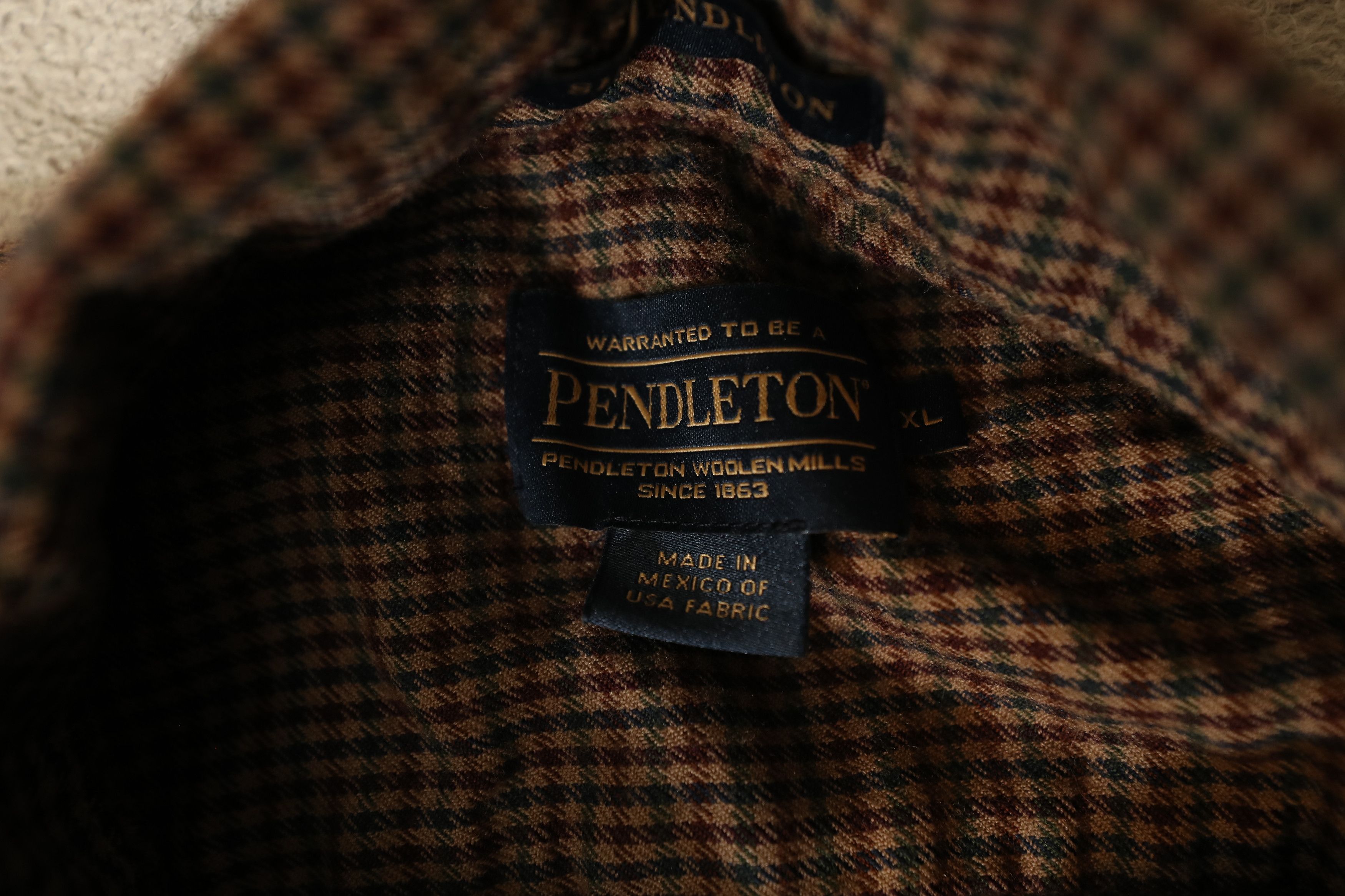 Pendleton Sir Pendelton Brown Houndstooth L/S Buttonup (XL) Size US XL / EU 56 / 4 - 10 Thumbnail