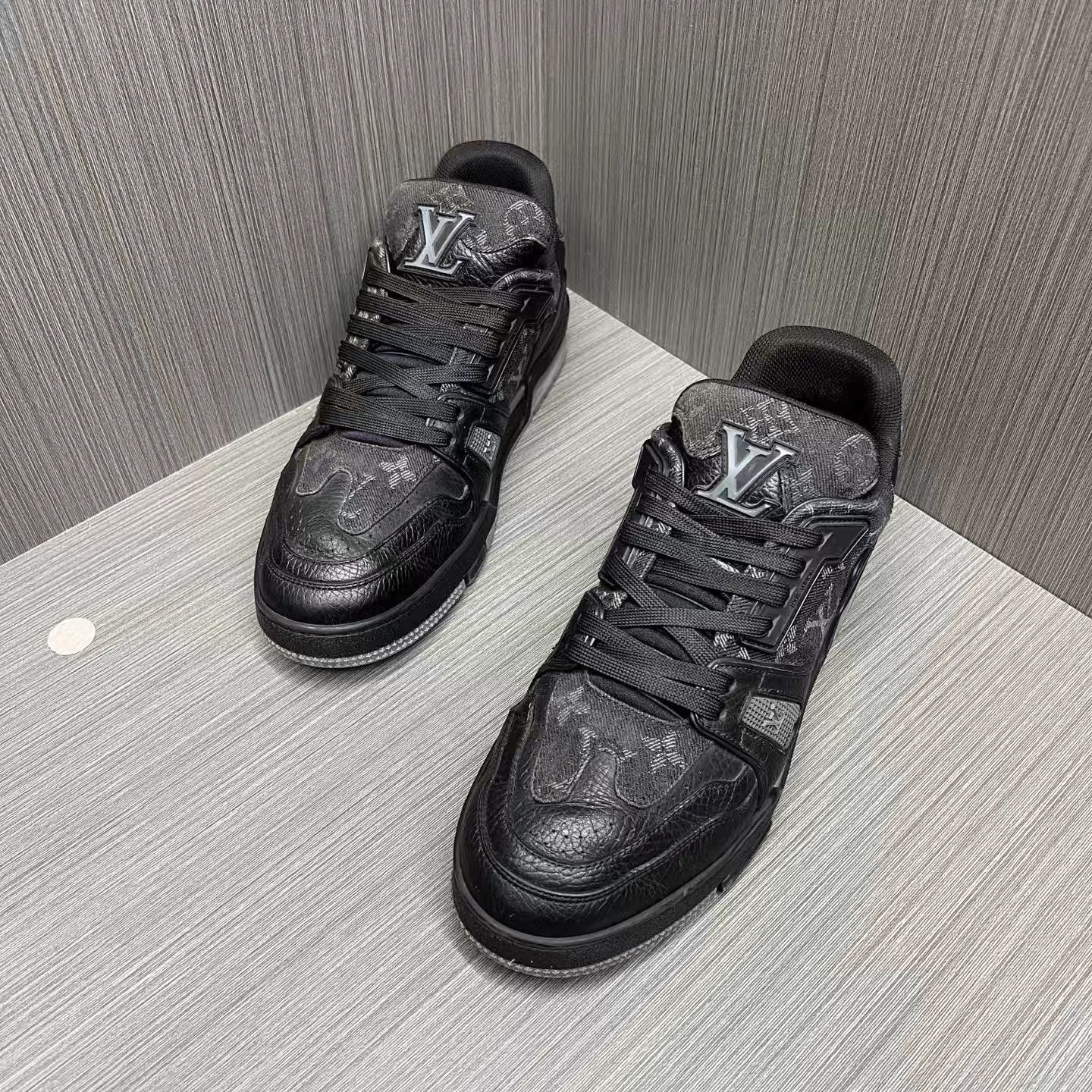 Louis Vuitton Black Hitop Sneakers with Textured Pattern Size US 7 / EU 40 - 1 Thumbnail