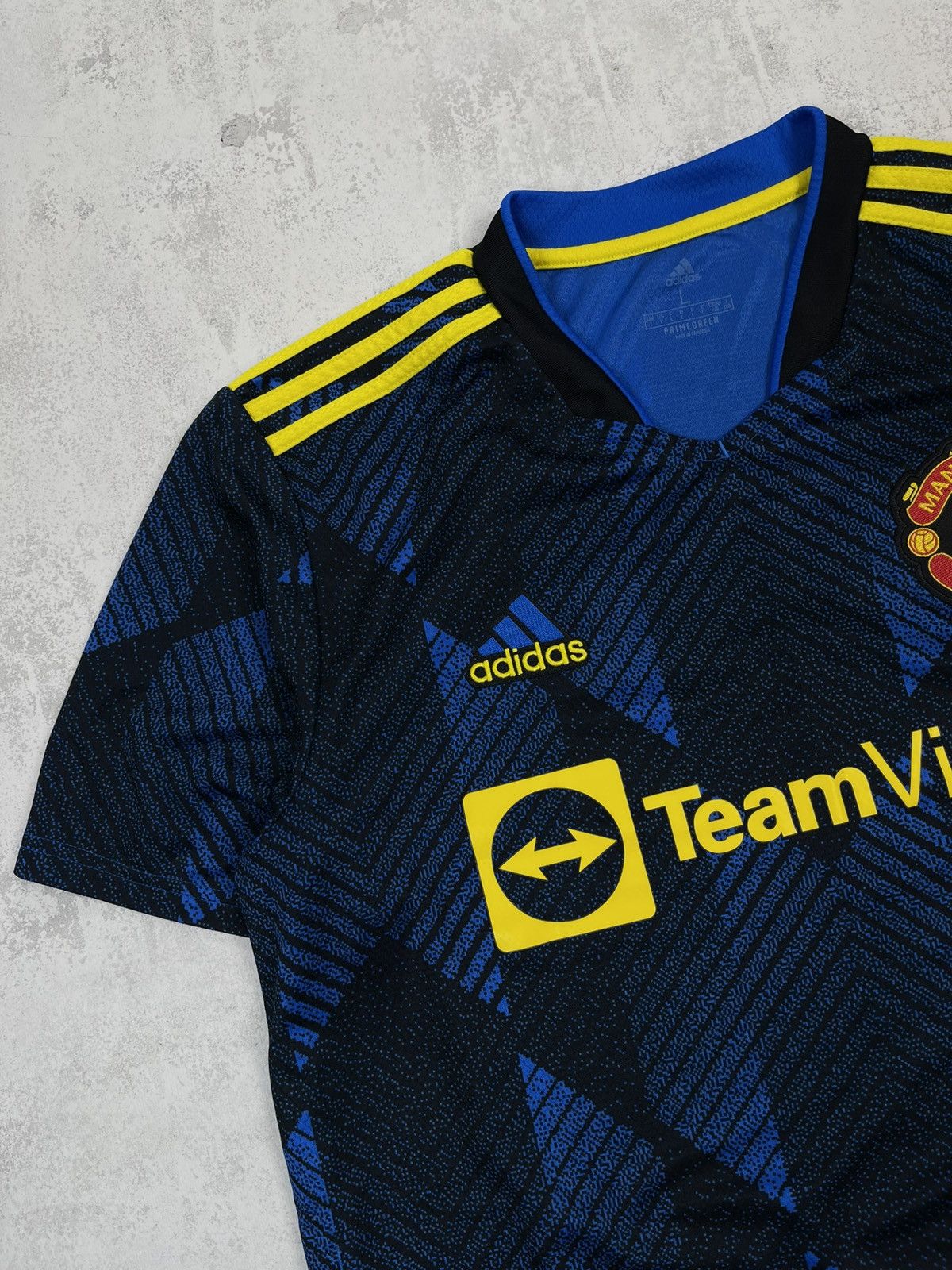 Adidas 21/22 Man United 3rd Kit: Retro 90s Style AEROREADY Tech Size US L / EU 52-54 / 3 - 2 Thumbnail