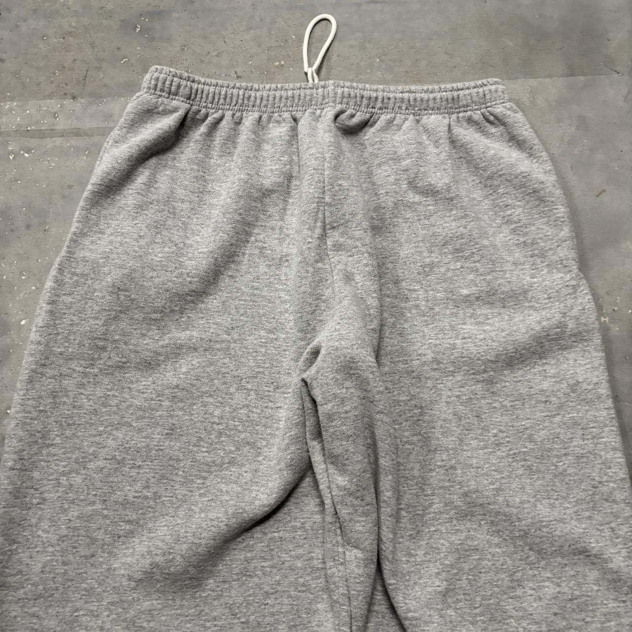 Japanese Brand × Vintage Crazy Vintage Y2K/2000s Baggy Light Grey Essential Sweatpants! Size US 32 / EU 48 - 4 Thumbnail
