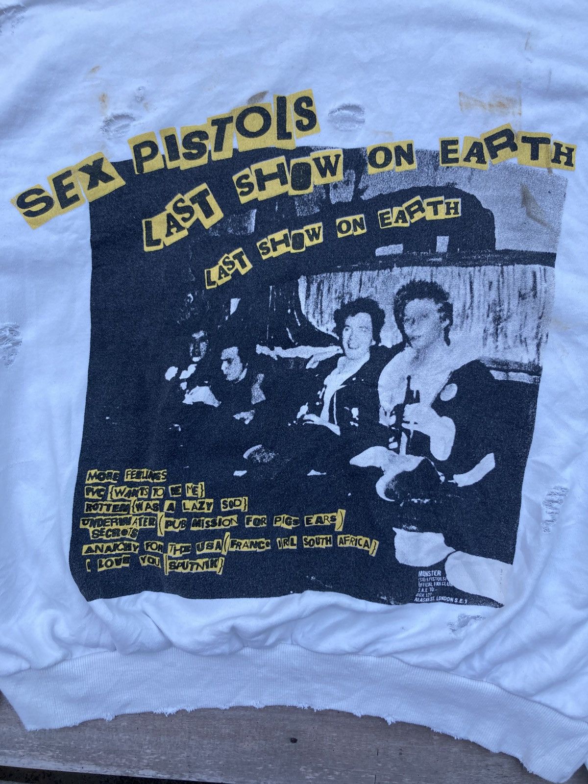 Band Tees Vintage Bootleg Sex Pistols Distressed Crewneck Sweatshirt Size US L / EU 52-54 / 3 - 7 Thumbnail