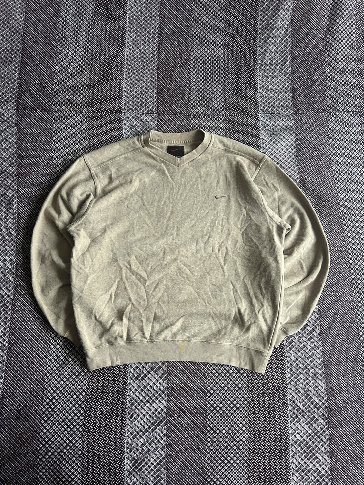 Nike Vintage Nike Beige Sweatshirt 90s Rare Small Logo Size M/L Size US M / EU 48-50 / 2 - 1 Thumbnail