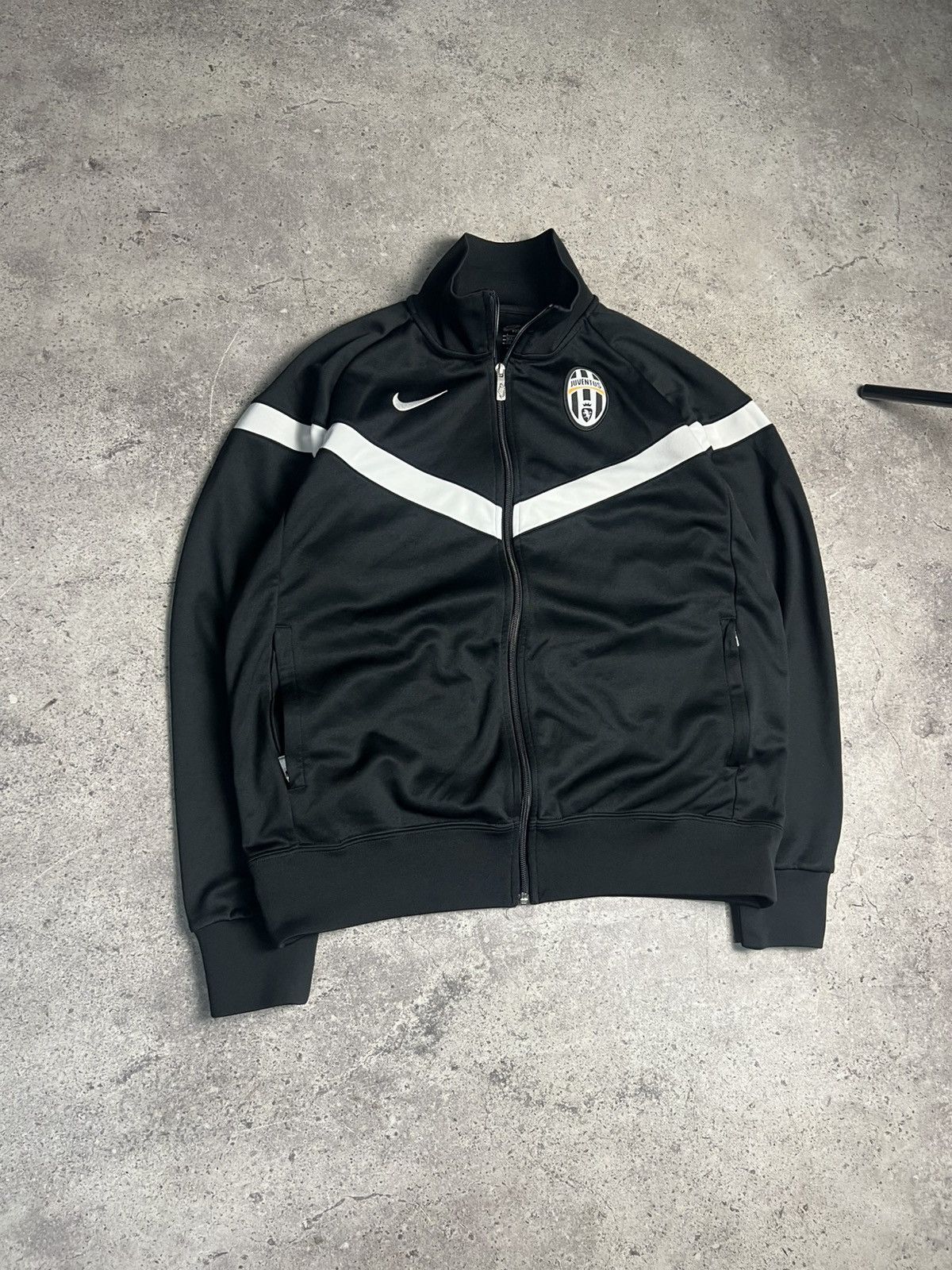 Nike Juventus Nike full zip bomber logo black Size US L / EU 52-54 / 3 - 3 Thumbnail