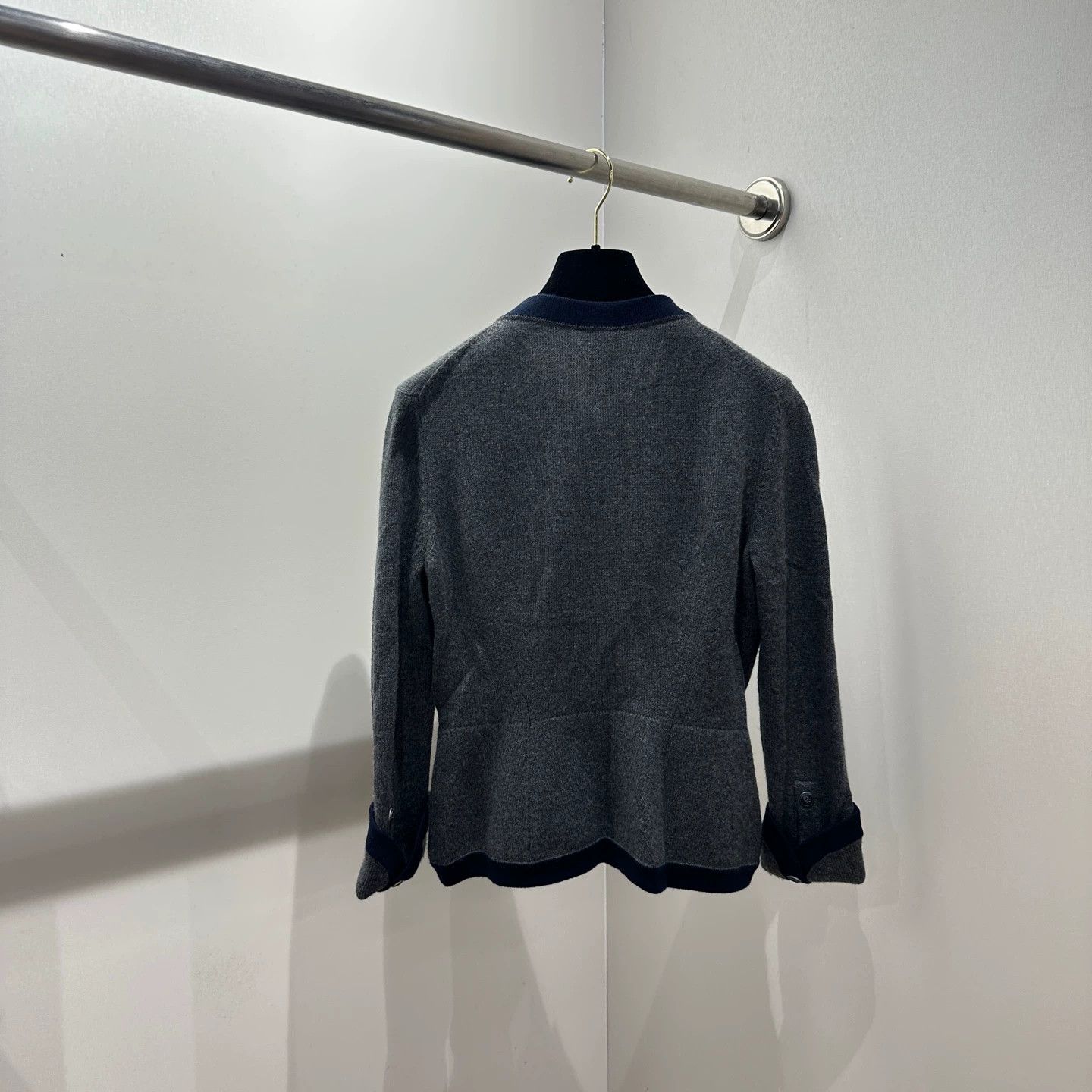 Chanel Chanel apr110 Blue-Gray 2-Pocket Cashmere Jumper 36 Size XS / US 0-2 / IT 36-38 - 2 Thumbnail
