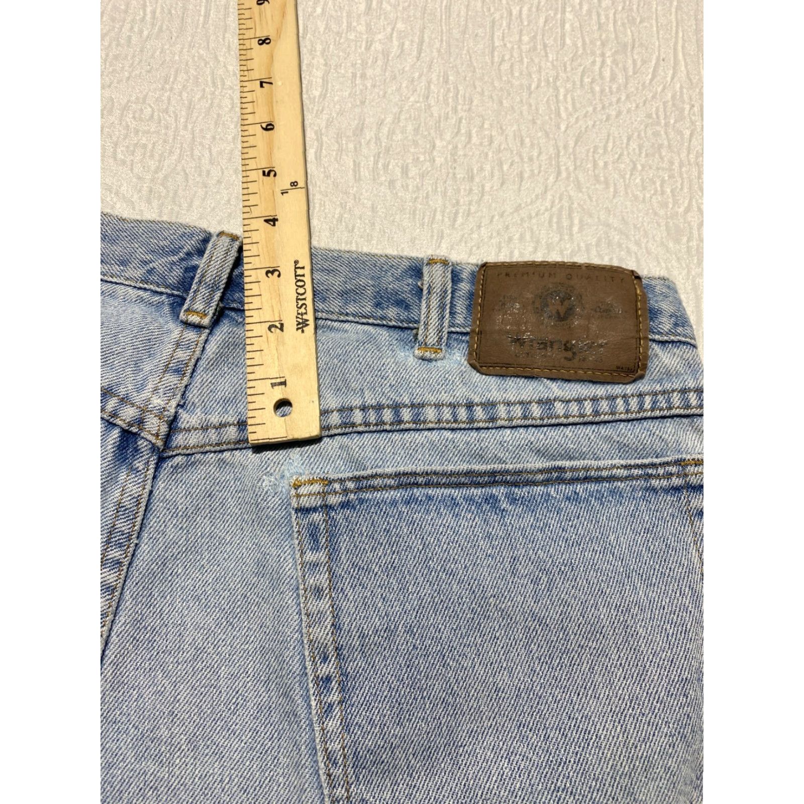 Wrangler VINTAGE Wrangler Jeans Shorts Men 36 Blue Light Wash Jorts Bermuda 5-Pocket Distressed Pockets 90s Style Casual Mens Size US 36 / EU 52 - 2 Thumbnail