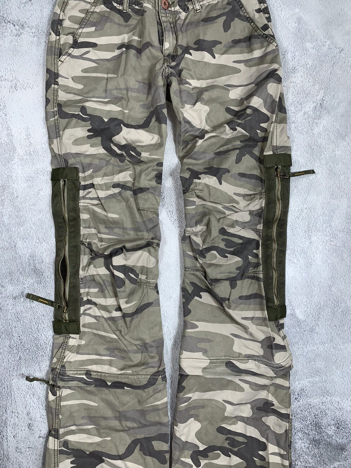 Japanese Brand × Vintage Vintage Y2K Low Rise camo flared zip pants AvantGarde japan Size 28" / US 6 / IT 42 - 5 Thumbnail
