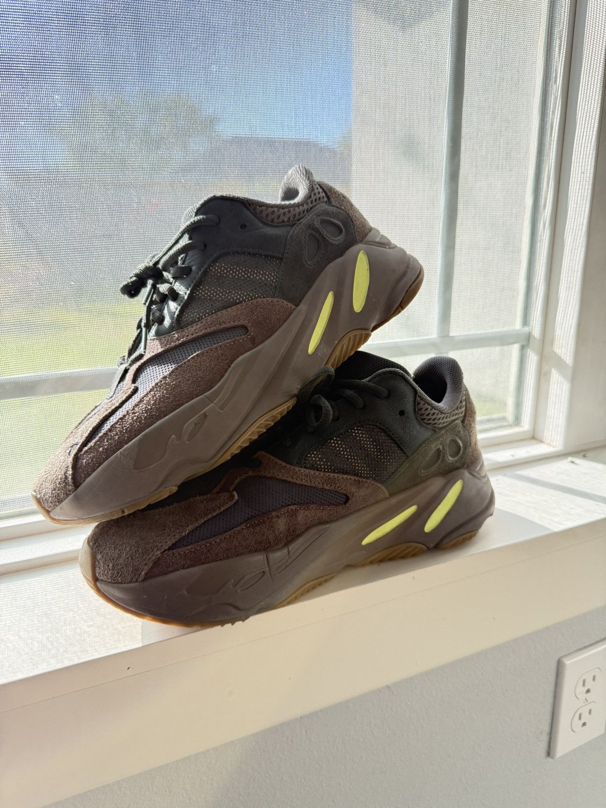 Adidas Yeezy Boost 700 Mauve Size US 9.5 / EU 42-43 - 1 Thumbnail