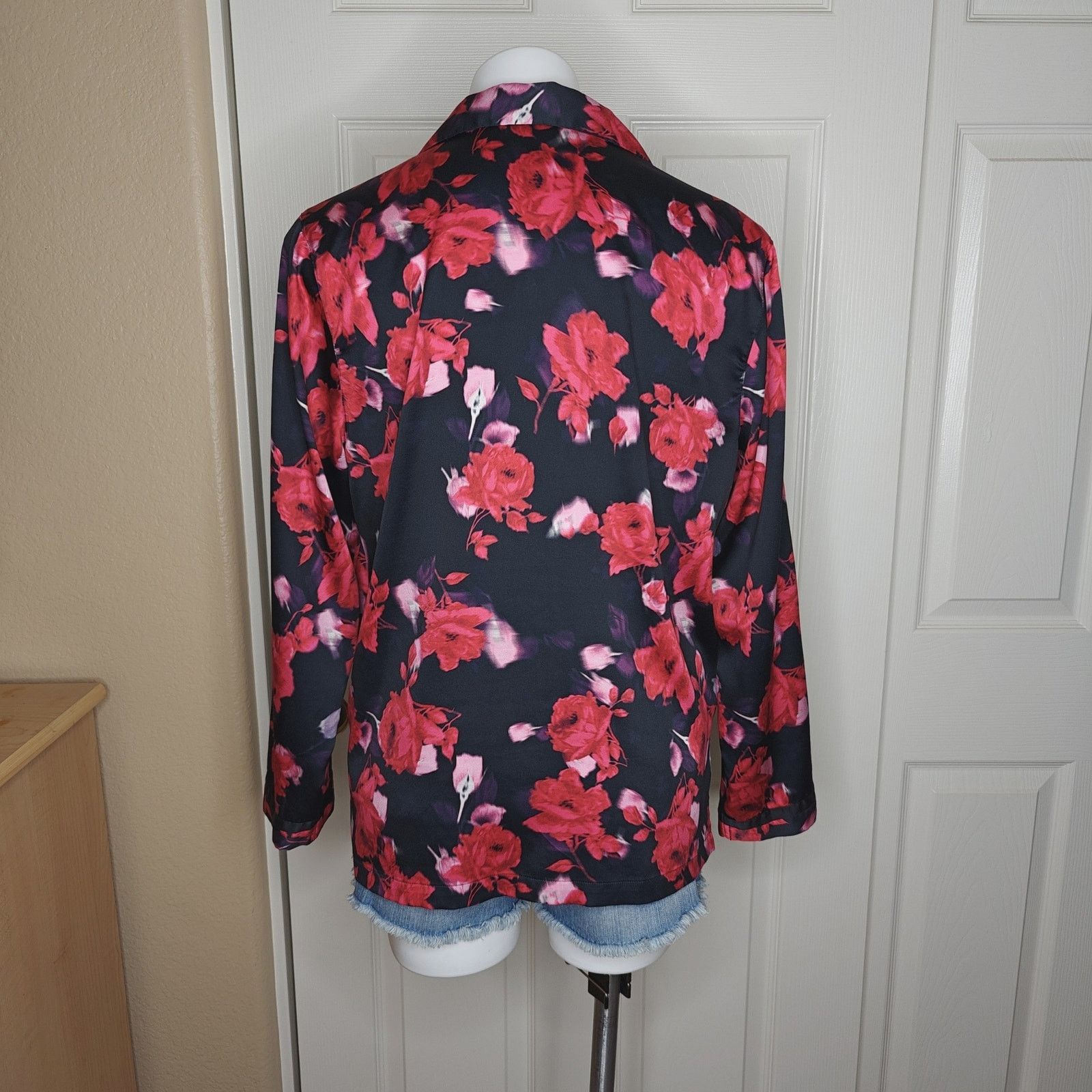 Victoria's Secret Victoria's Secret satin rose floral pajama top sz M Size ONE SIZE - 4 Thumbnail
