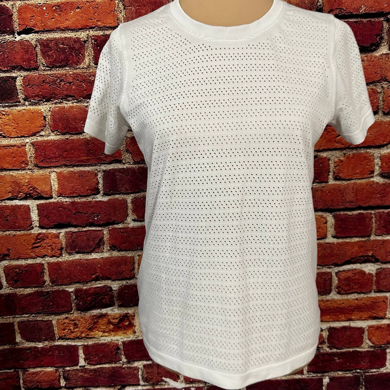 Lululemon Lululemon tee size 10 Size M / US 6-8 / IT 42-44 - 2 Thumbnail