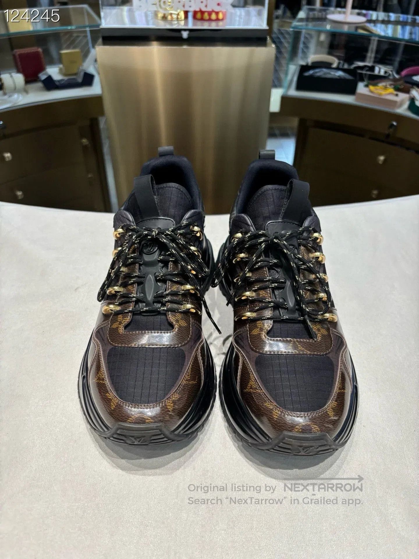 Louis Vuitton Louis Vuitton Run Away Low. Size US 6 / EU 39 - 1 Thumbnail