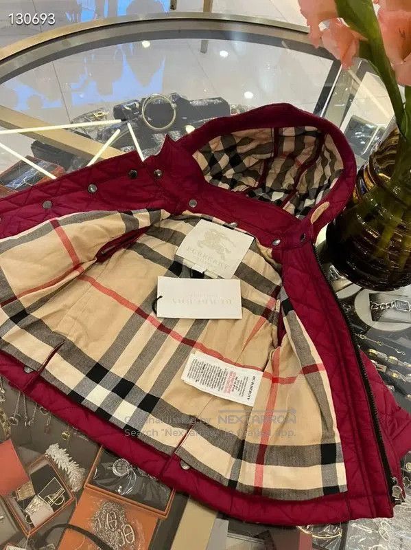 Burberry Burberry Women's Winter Short Quilted Jacket. Size XXS / US 00 / IT 34 - 4 Thumbnail