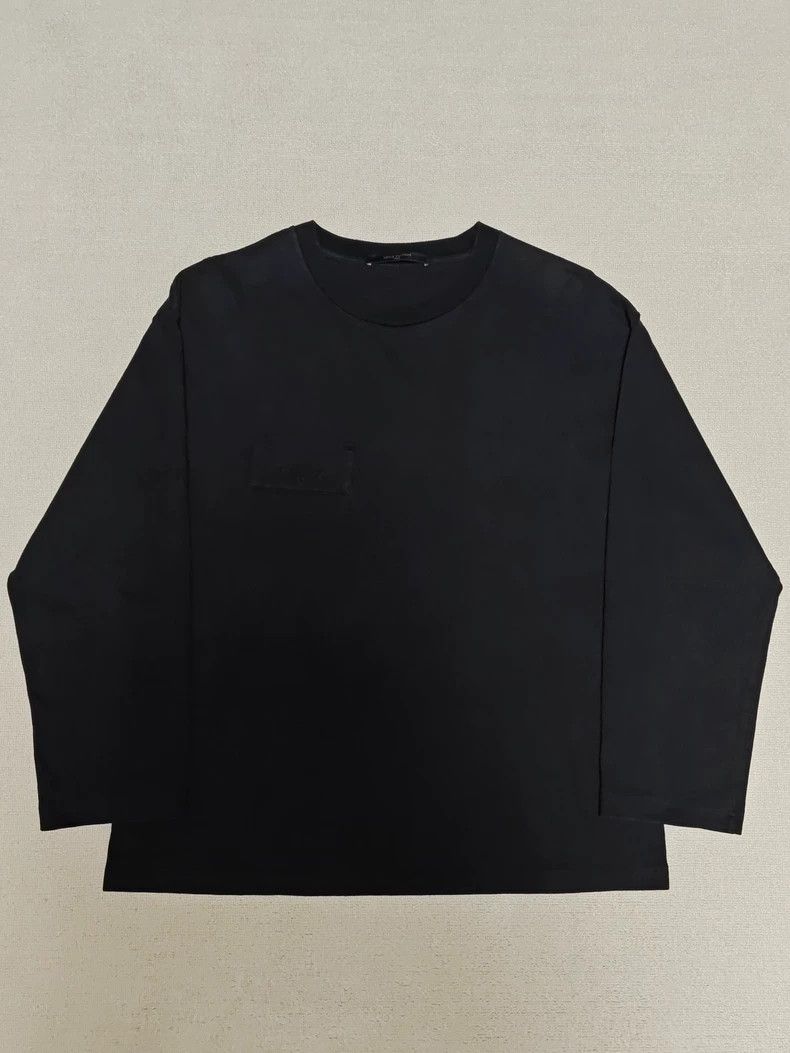 Louis Vuitton Louis Vuitton Small embroidered logo long sleeve 2503-Next Size US S / EU 44-46 / 1 - 1 Thumbnail