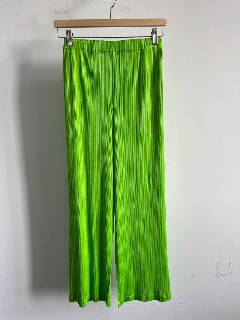 Issey Miyake Issey Miyake size:3 Green pleated trousers Size 22" - 1 Thumbnail