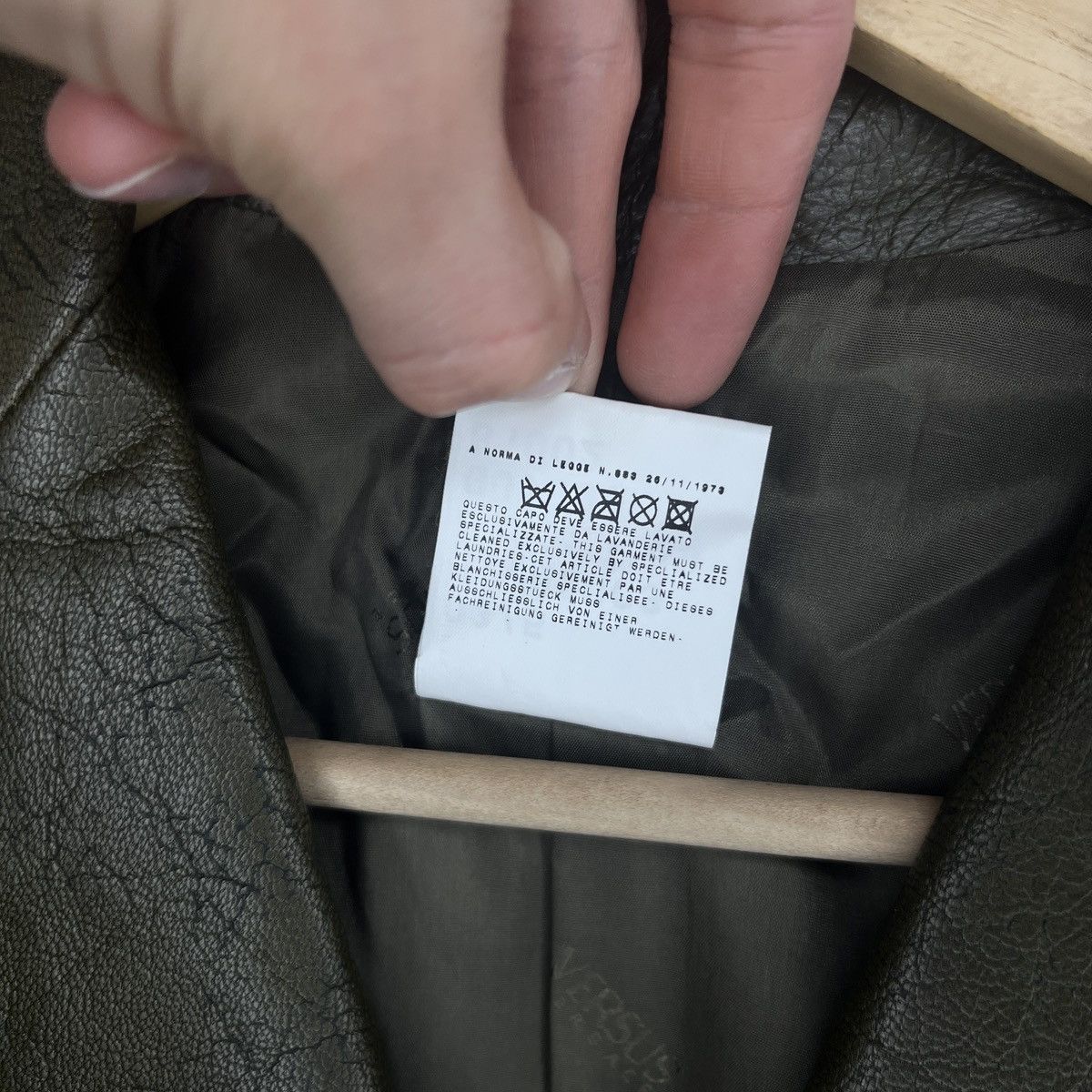 Versace Versus Versace real leather wmns jacket Size M / US 6-8 / IT 42-44 - 7 Thumbnail