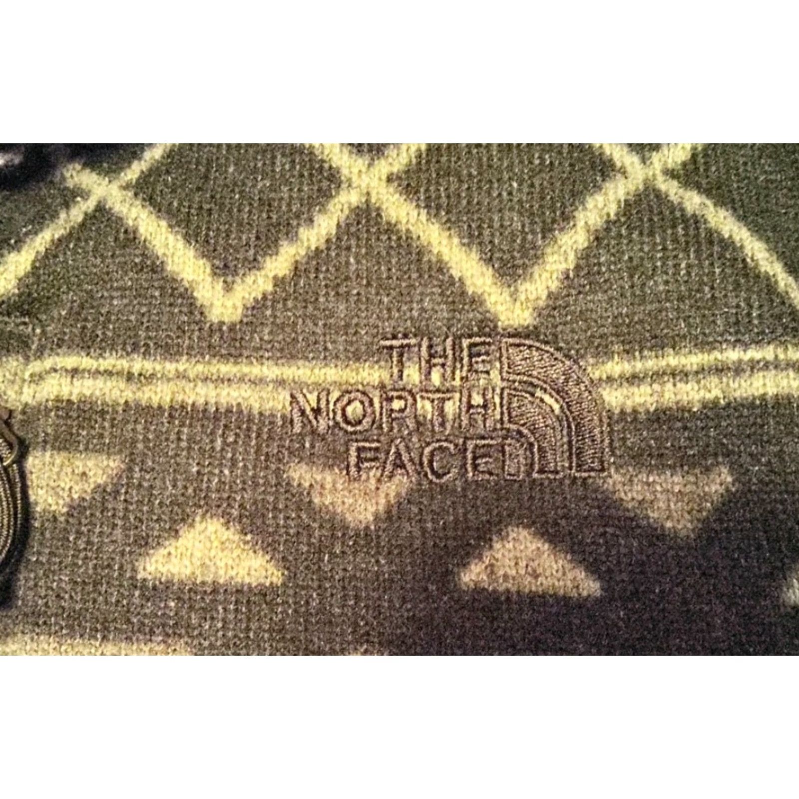 The North Face VINTAGE The North Face Woman's 1/4 Zip Aztec Print Gray Black Fleece Small Shirt Women L Black Aztec 1/4 Zip Pullover Vintage The North Face Women Size L / US 10 / IT 46 - 2 Thumbnail