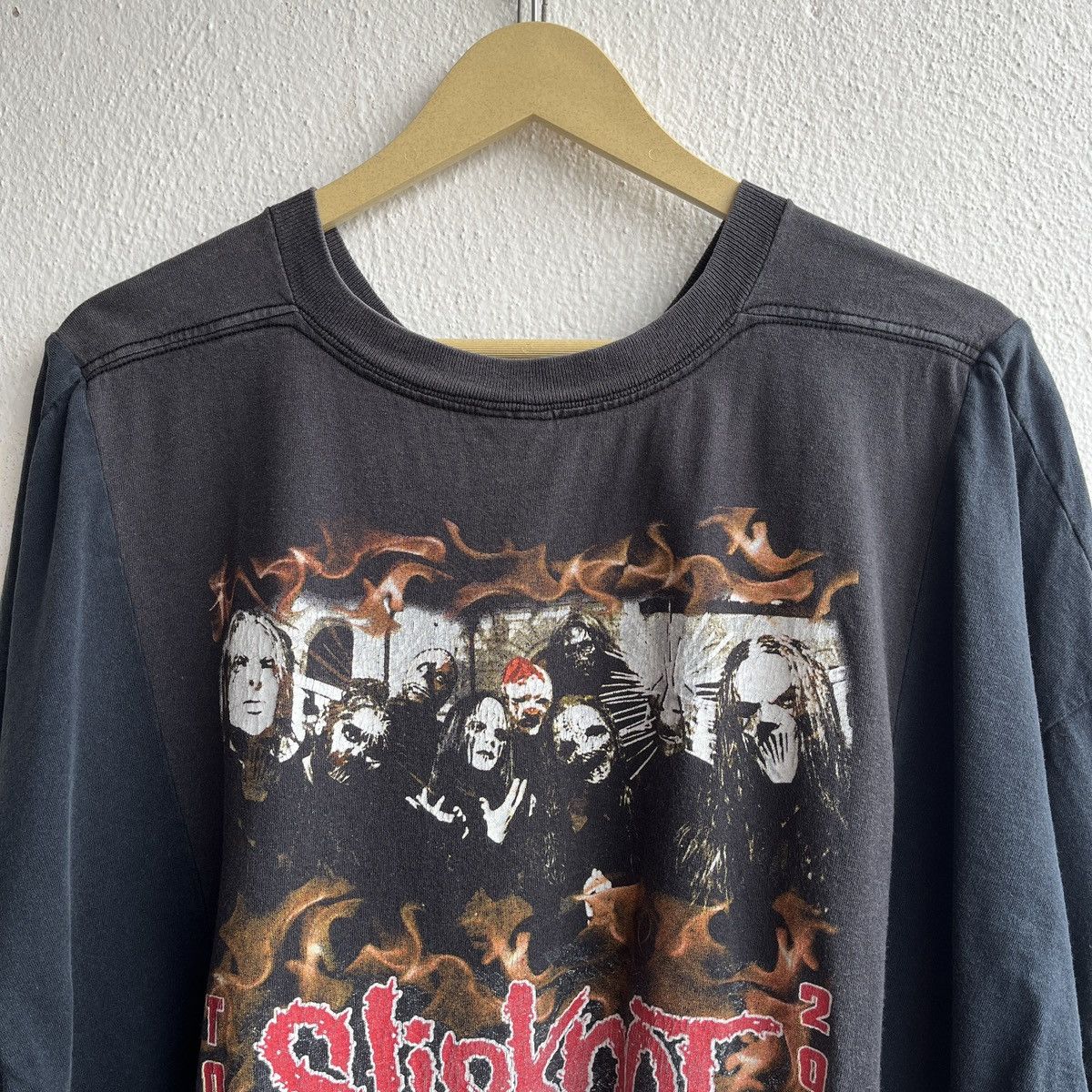 Slipknot VINTAGE CUSTOM SLIPKNOT TOUR 2005 FRONT BACK PRINTED TSHIRT Size US XL / EU 56 / 4 - 19 Thumbnail