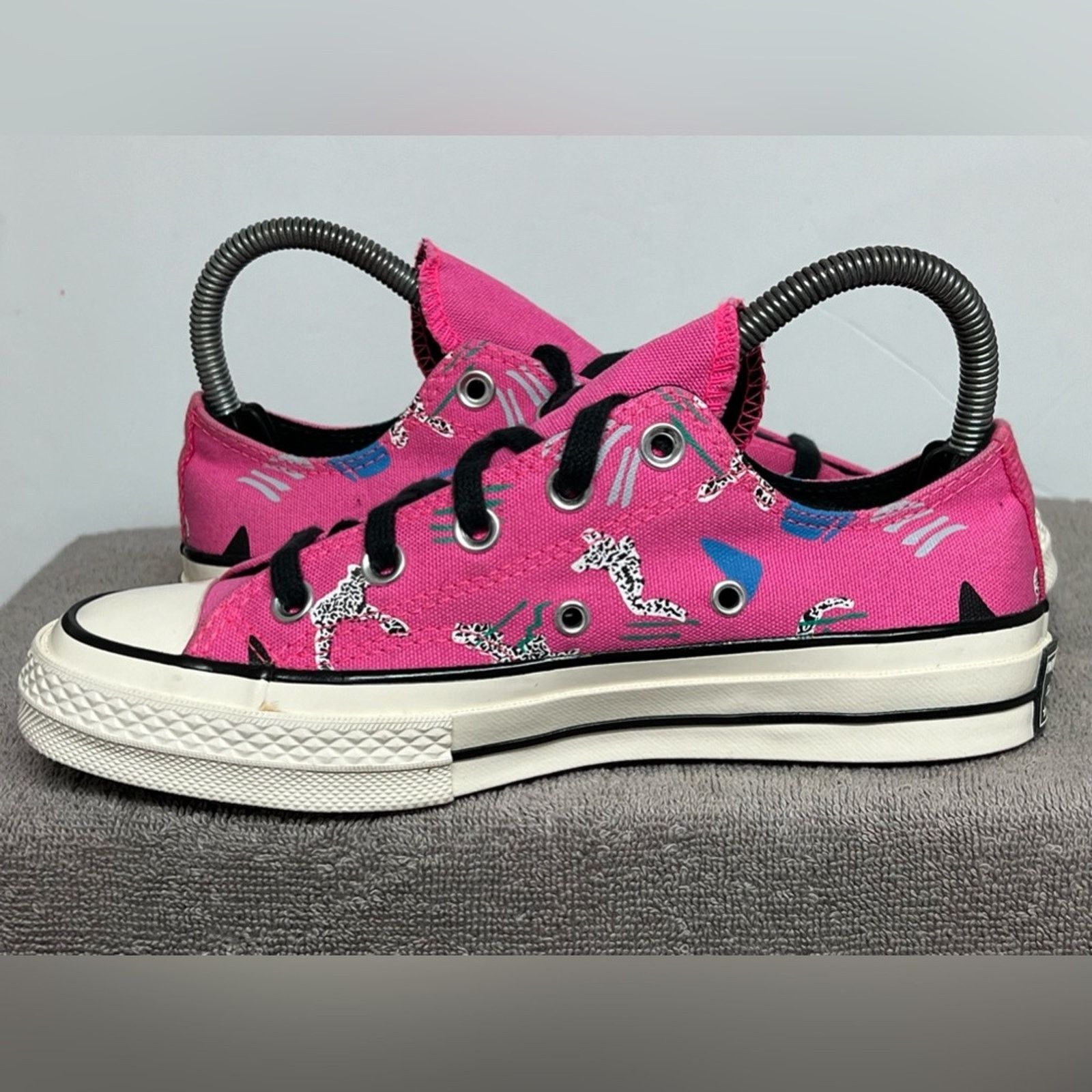 Converse New Mens 4 Womens 6 Converse Chuck 70 OX Hyper Pink MSRP $85 Size US 6 / IT 36 - 4 Thumbnail