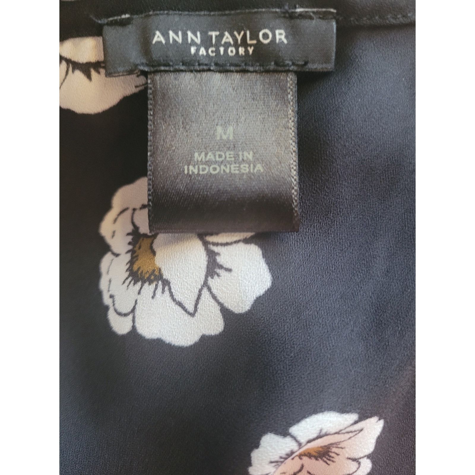 Ann Taylor Ann Taylor Shoulder Cutout Top Black Floral Long Slvs Sz M Size M / US 6-8 / IT 42-44 - 7 Thumbnail