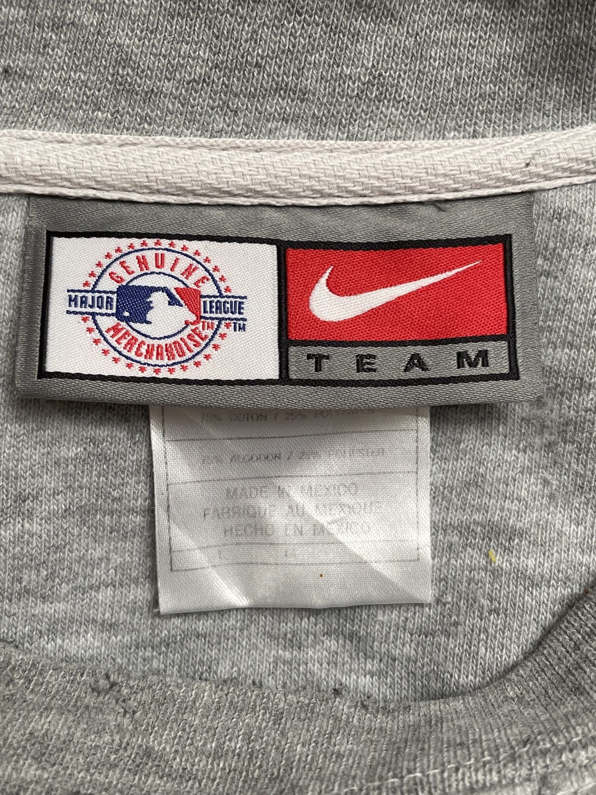 Vintage Vintage Brand Nike Centre Yankees Sweatshirt 2000s Size US L / EU 52-54 / 3 - 9 Thumbnail