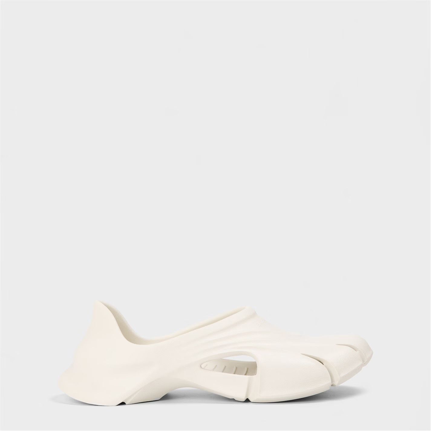 o1g2r1mq0226 Mold Closed Sandals In Eggshell