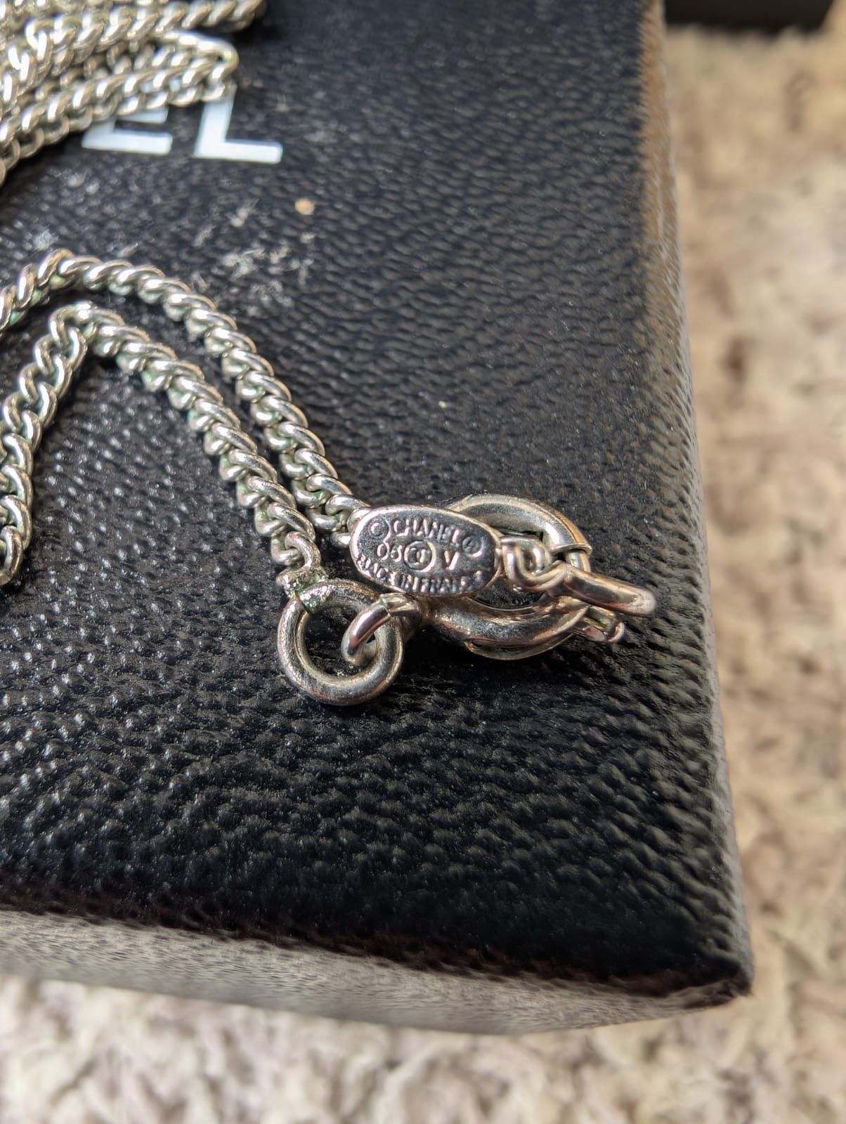Chanel Chanel CC 05V Logo Ecru Enamel SHW Vintage necklace box Size ONE SIZE - 9 Thumbnail