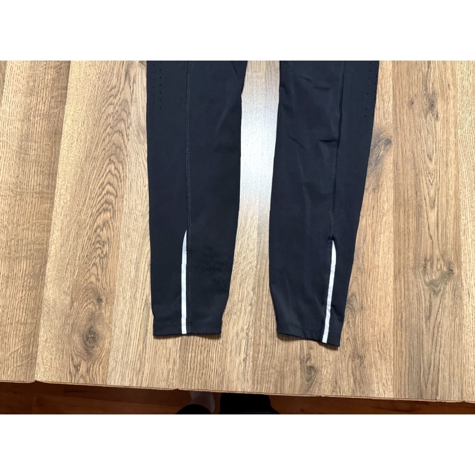 Under Armour Under Armour Pants Women's Size Medium Black Leggings Athletic Wear 36" Length Size 32" / US 10 / IT 46 - 3 Thumbnail
