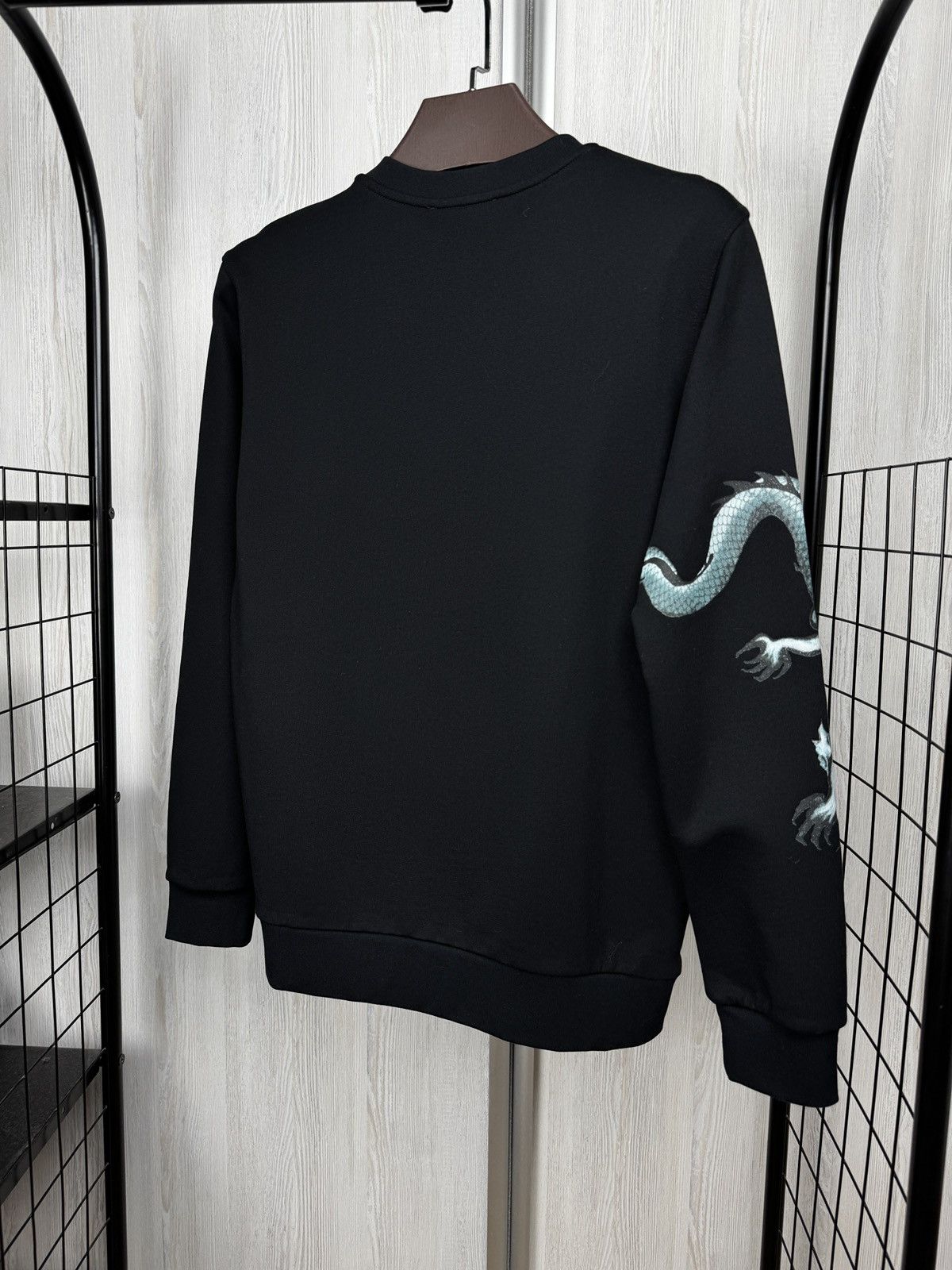 Givenchy GIVENCHY CAPRICORN DRAGON ARM CREW SWEAT size XXL Children Size US S / EU 44-46 / 1 - 7 Thumbnail