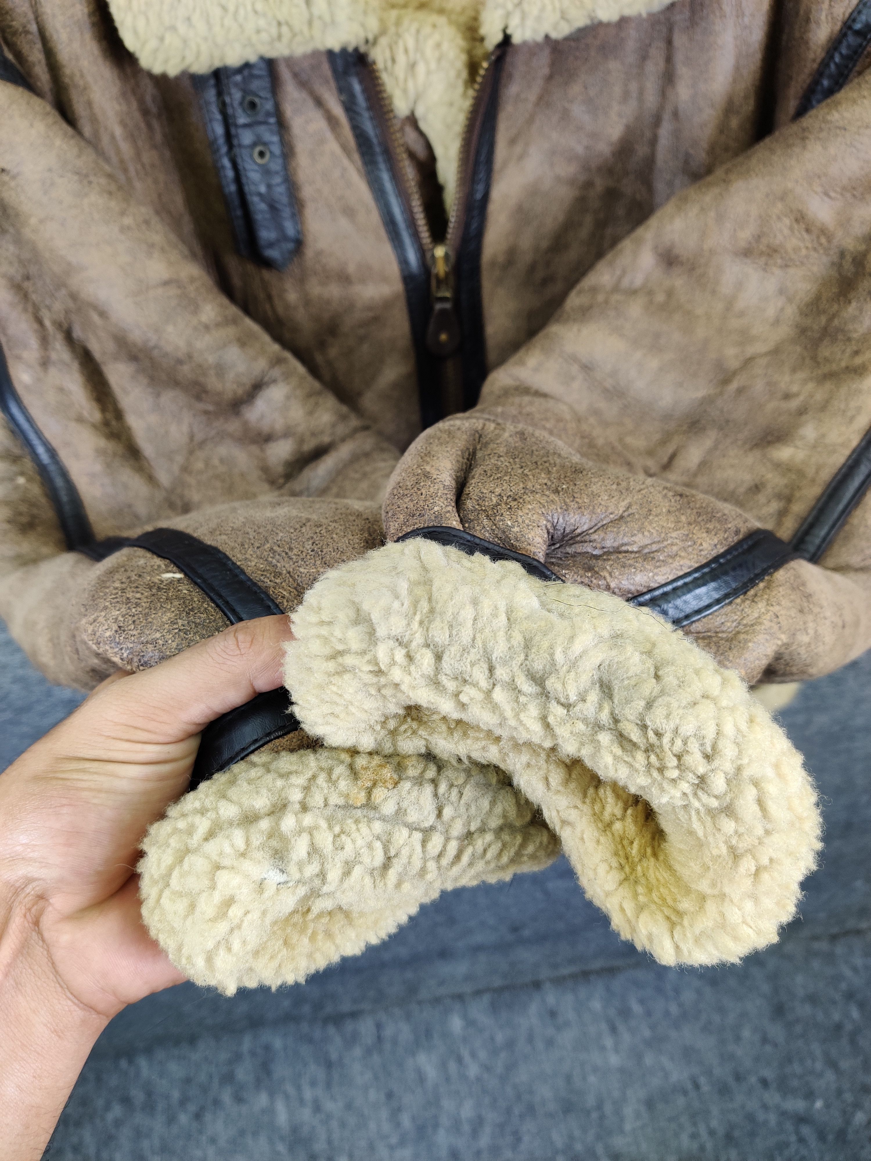 Vintage Vintage 90s US Air Force B-3 Sheepskin Flight Leather Jacket Size US L / EU 52-54 / 3 - 12 Thumbnail