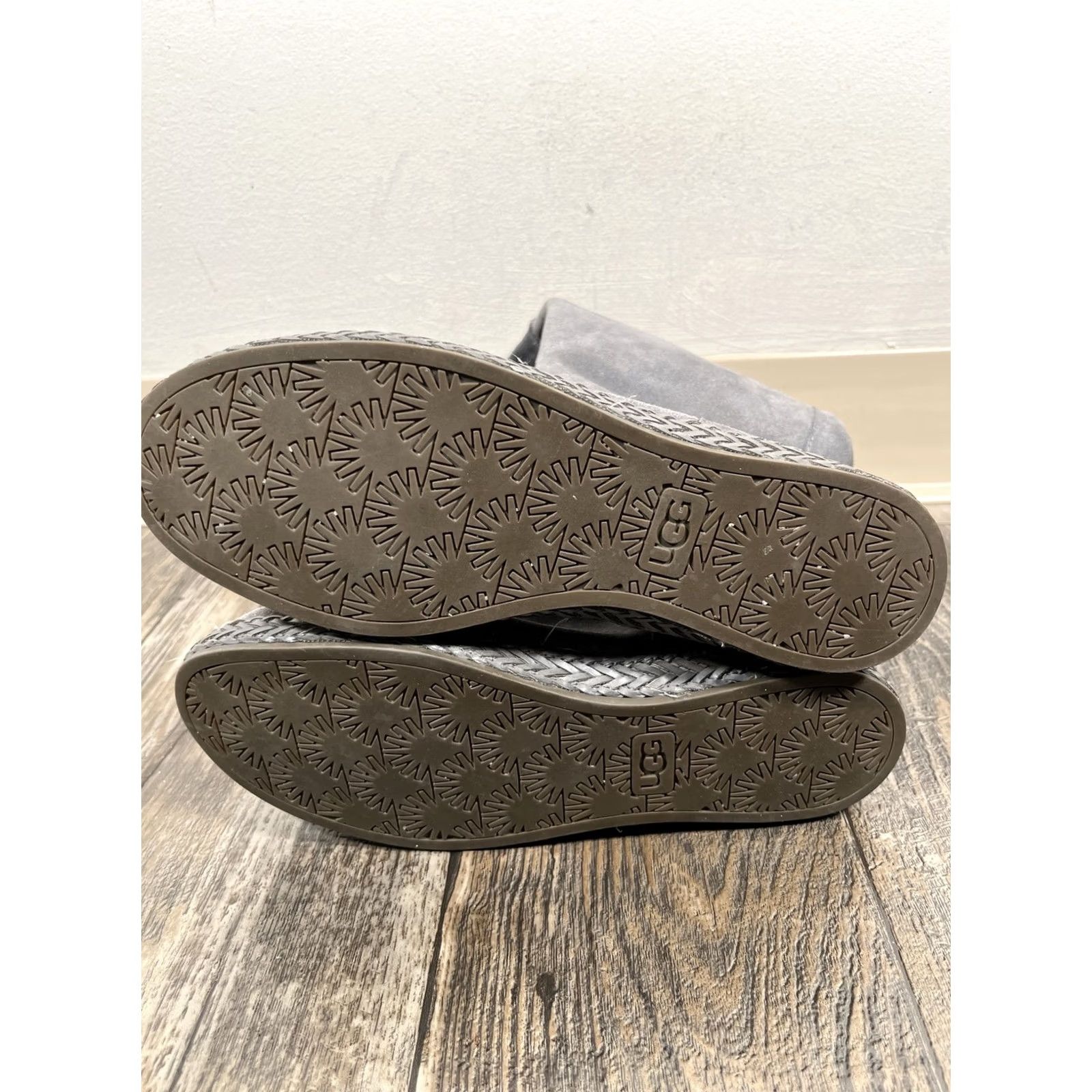 Ugg UGG Bootie Boots Suede Leather Gray 1106754 Womens Size 8.5 T Size US 9 / IT 39 - 6 Thumbnail