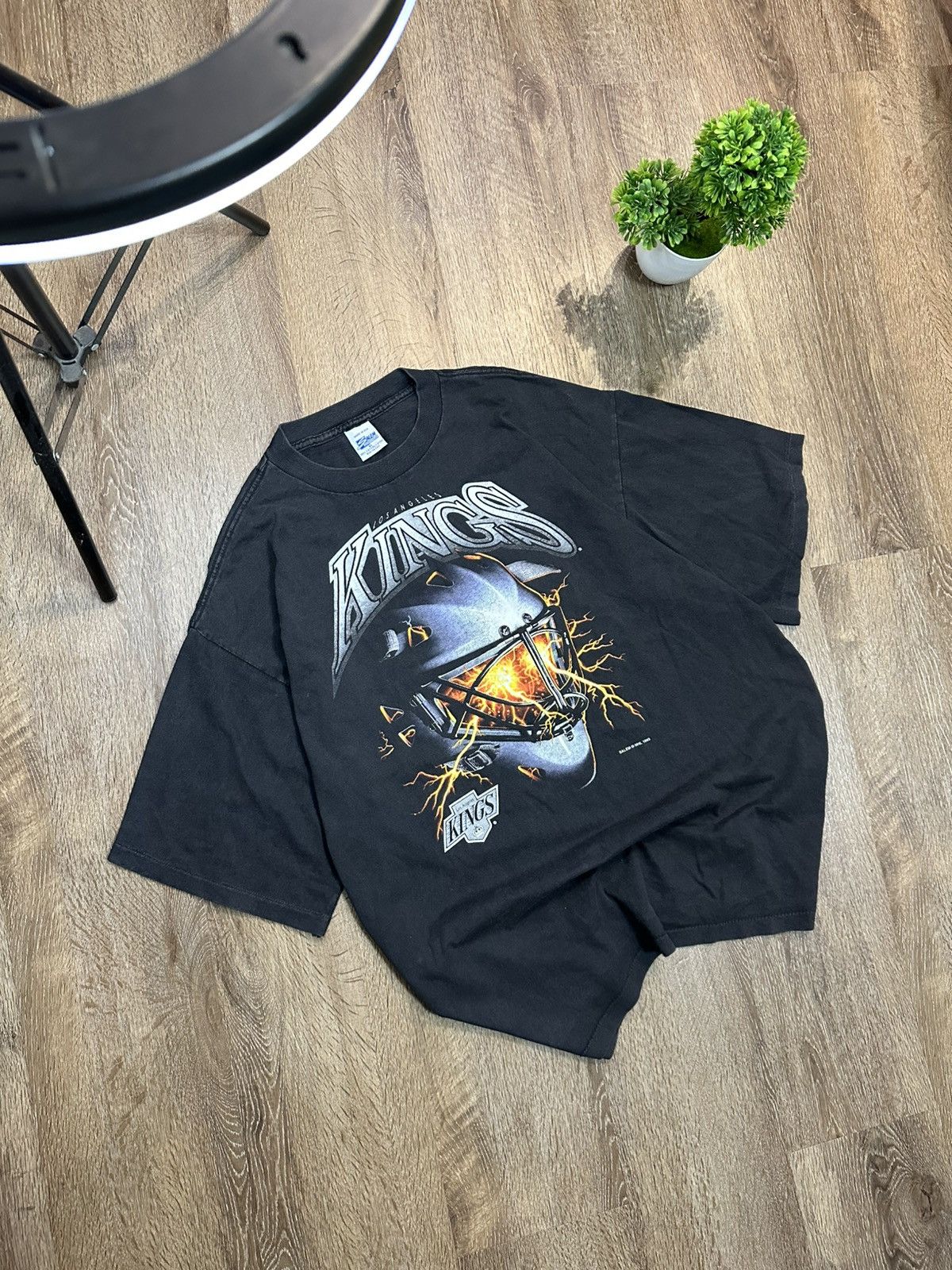 Salem Sportswear Archive 1993 Salem Los Angeles King Hockey Faded T-Shirt Size US XL / EU 56 / 4 - 1 Thumbnail