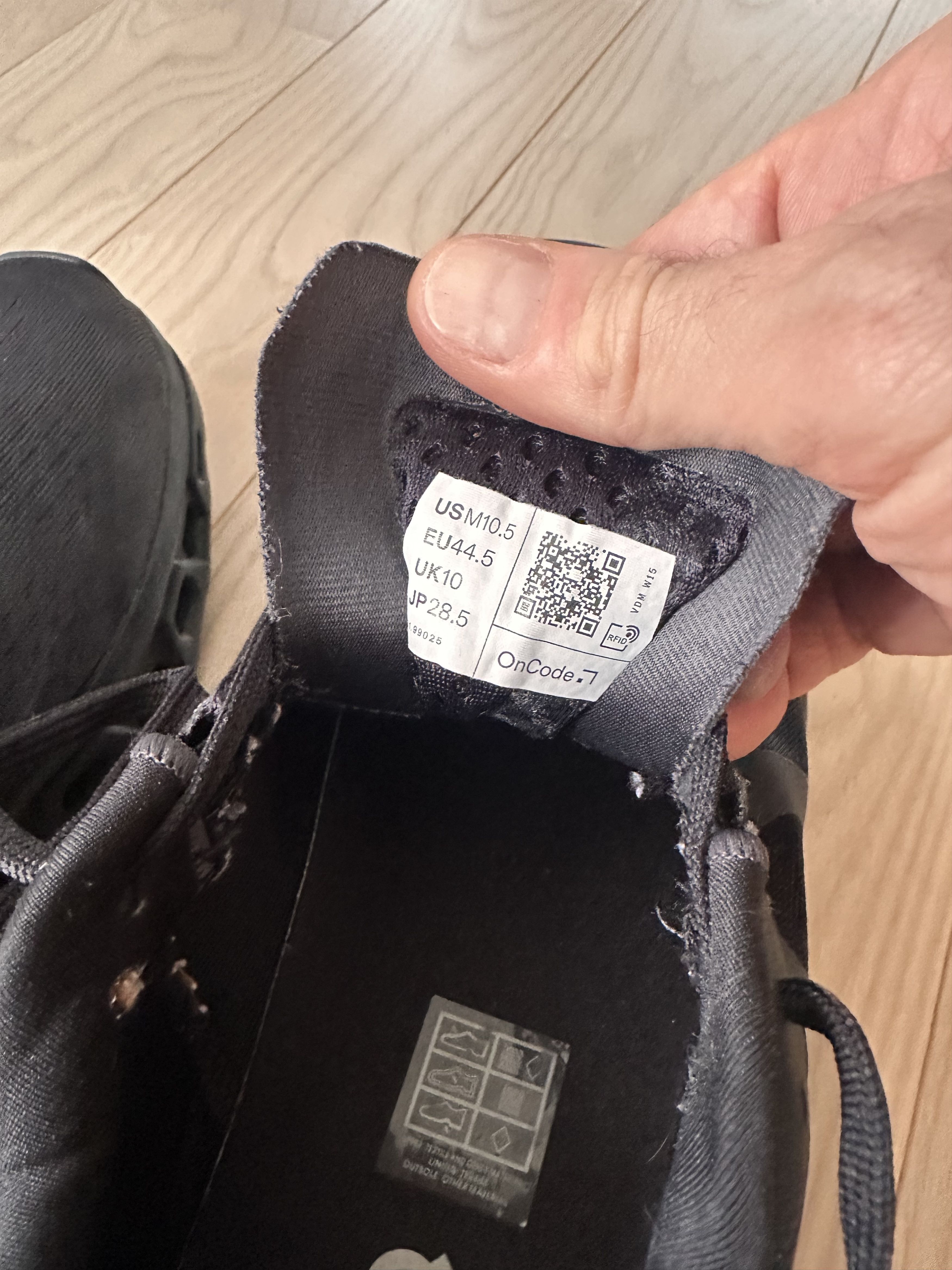 On ON Cloudmaster Void Size US 10.5 / EU 43-44 - 5 Thumbnail