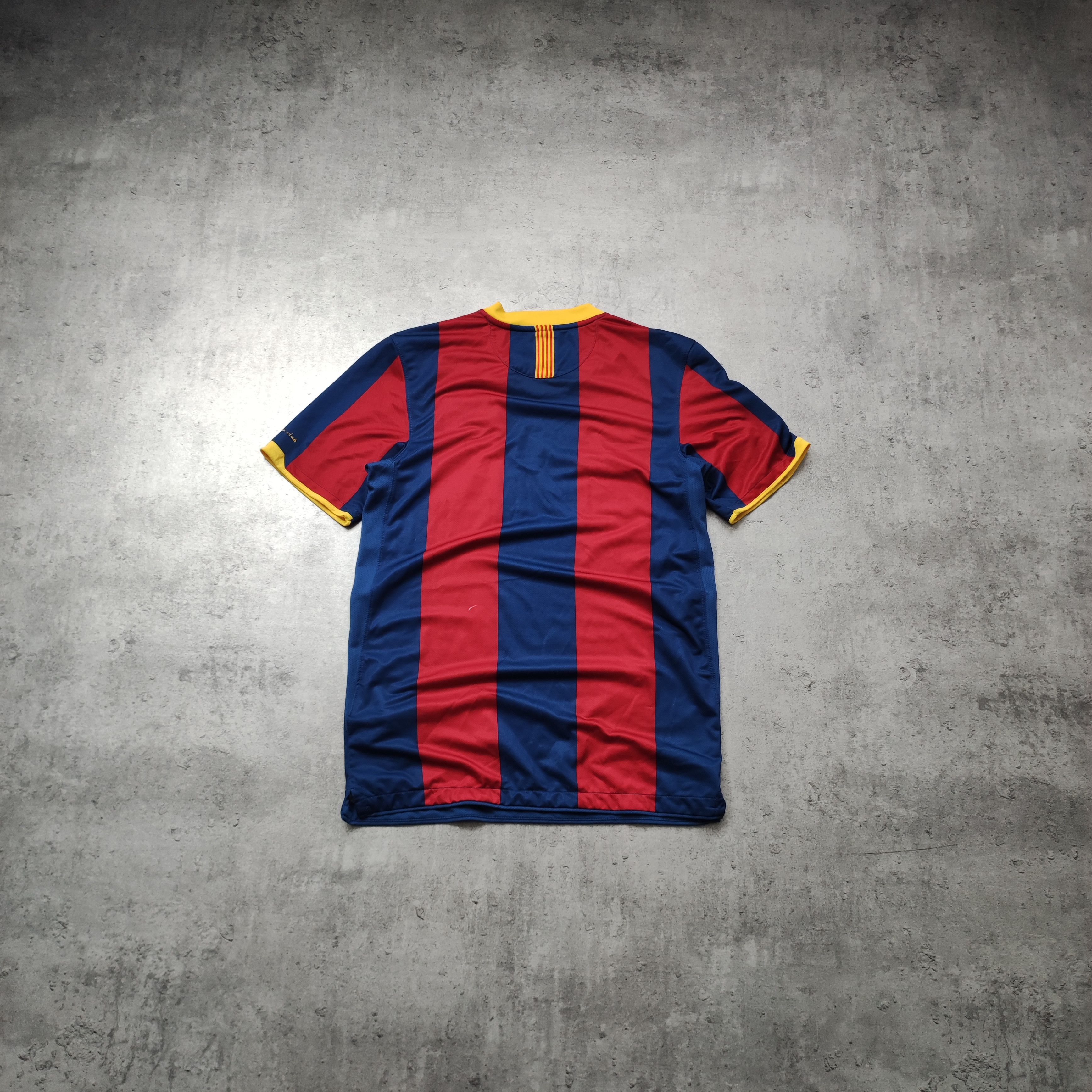 Other RARE 2010 FC Barcelona x Nike Football Home Jersey Size US S / EU 44-46 / 1 - 12 Thumbnail