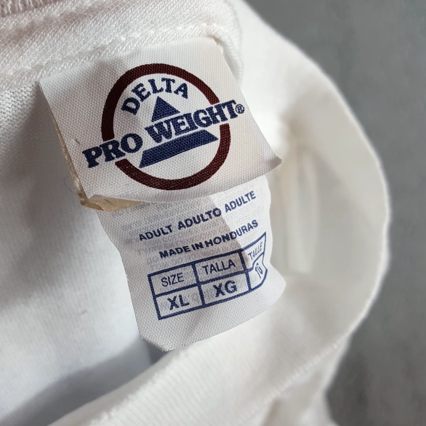 Delta VINTAGE Dolly Parton Country Music Men’s XL T-Shirt Delta 90s 00s Tour Logo Embroidered White Cotton Short Sleeve Crew Neck Shirt Size US XL / EU 56 / 4 - 7 Thumbnail